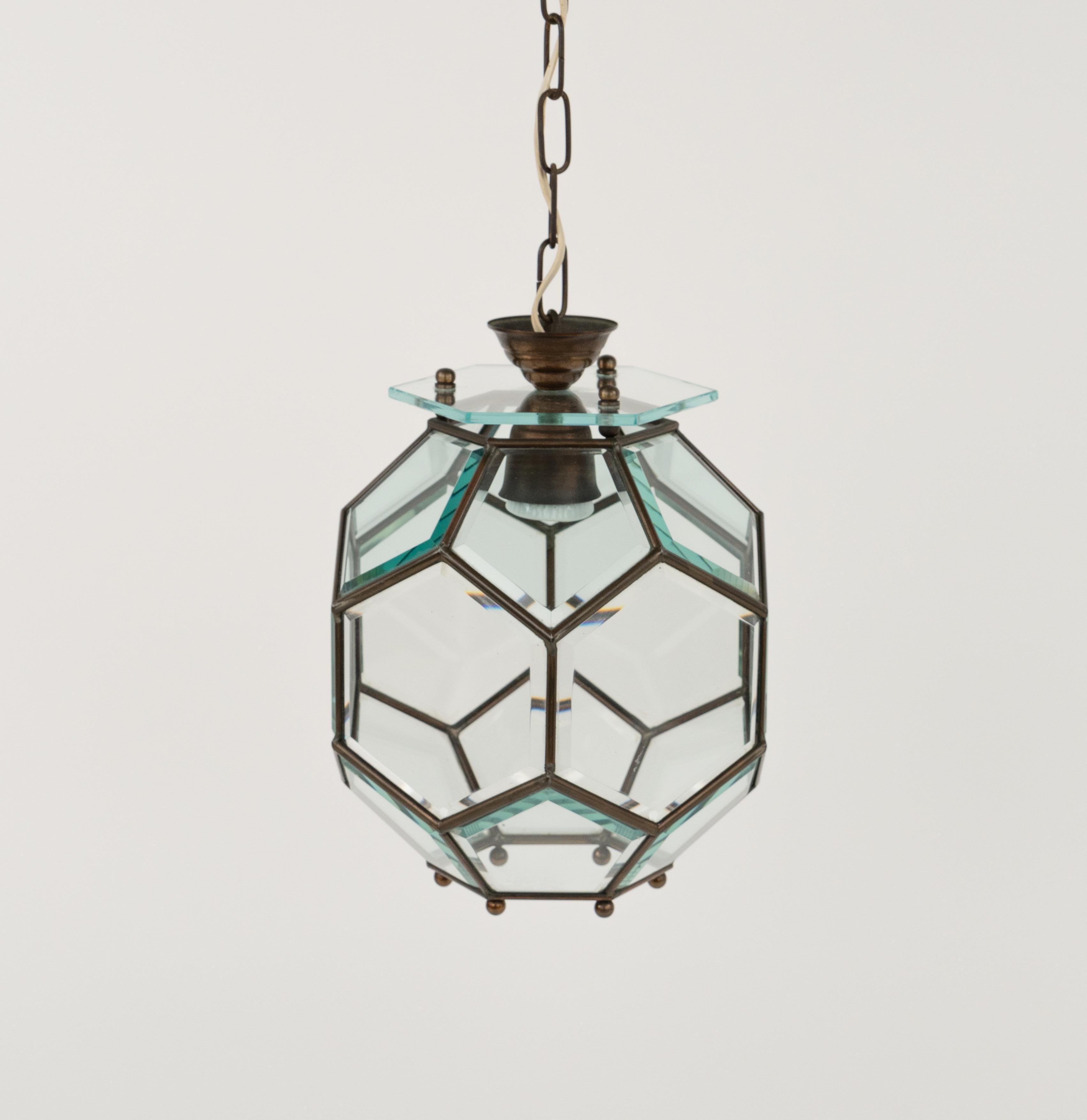 Midcentury Chandelier in Brass and Beveled Glass Adolf Loos Style, Italy 1950s For Sale 3