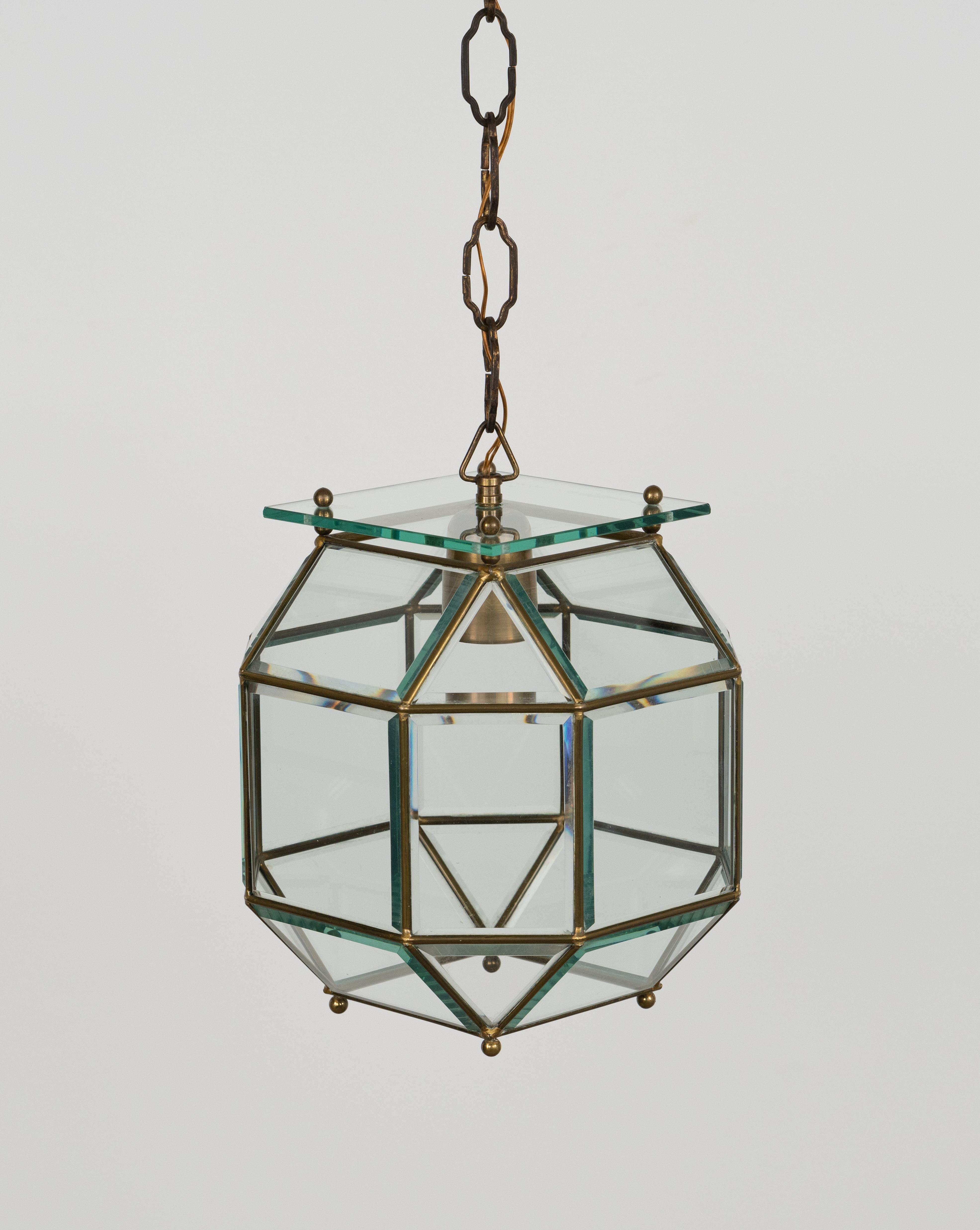 Midcentury Chandelier in Brass and Beveled Glass Adolf Loos Style, Italy 1950s For Sale 4