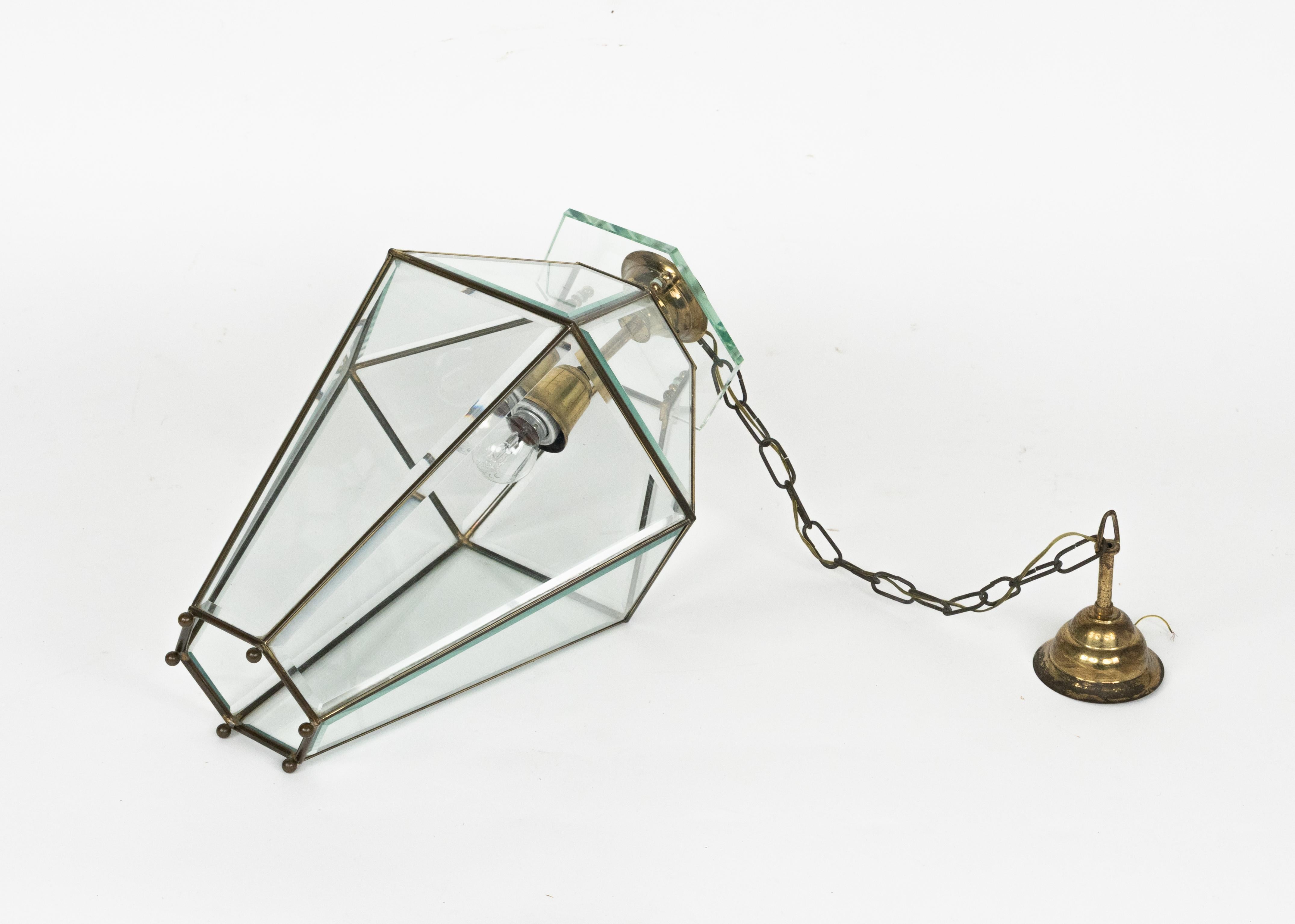 Araña de mediados de siglo en latón y cristal biselado Estilo Adolf Loos, Italia Años 50 en venta 2