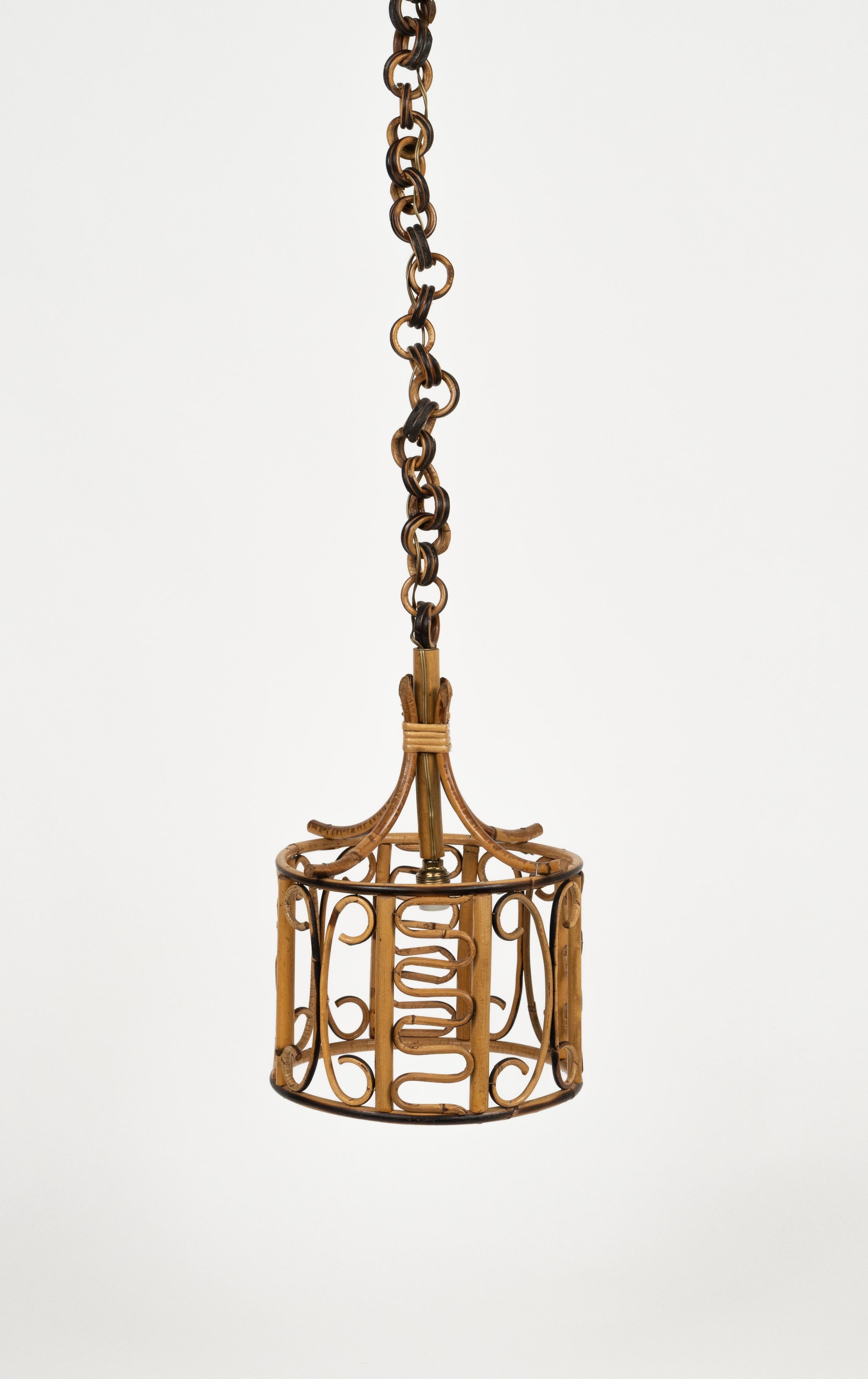 Schöner handgefertigter Kronleuchter aus Rattan und Bambus im Stil von Franco Albini.

Hergestellt in Italien in den 1960er Jahren.

