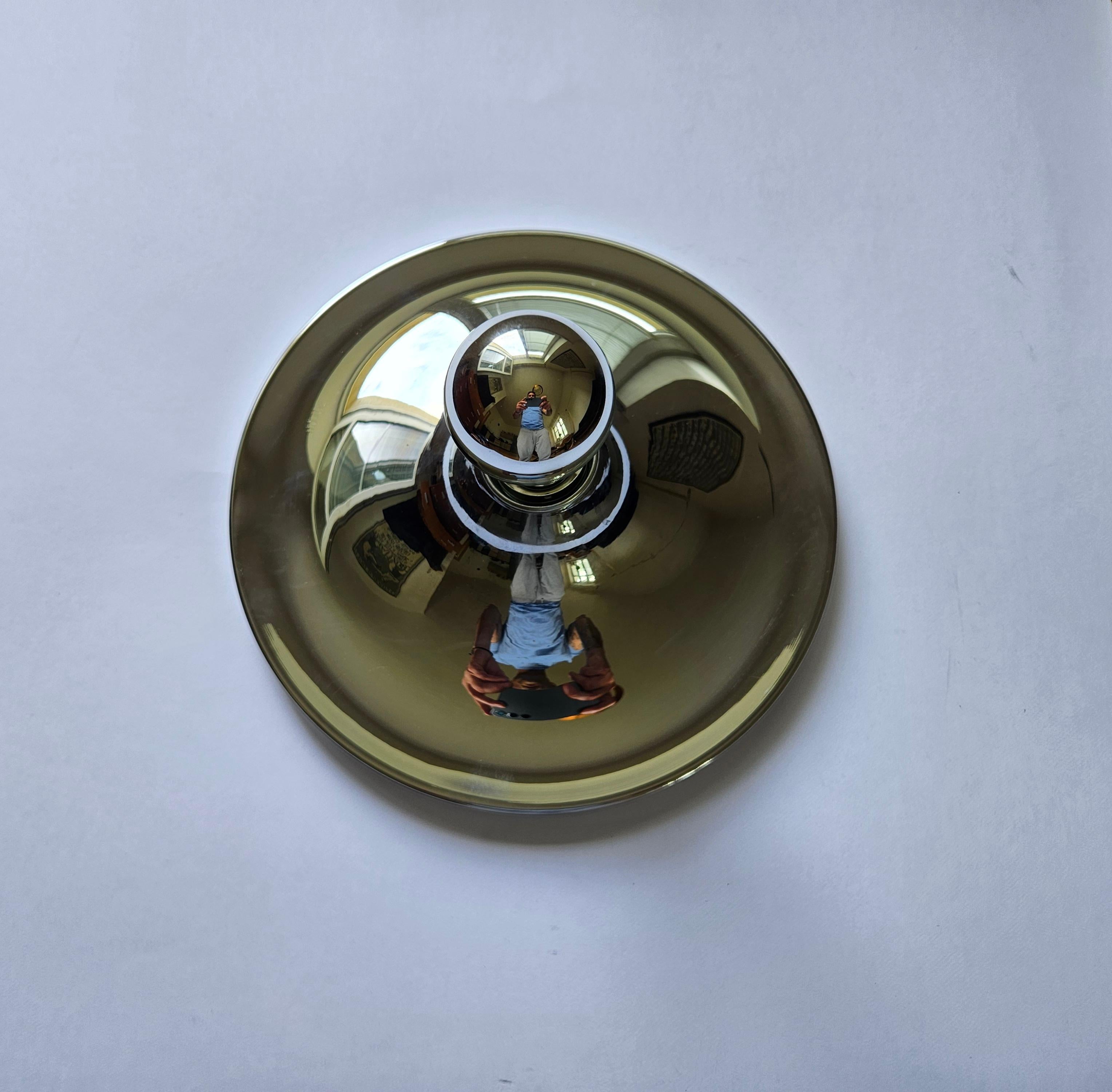 - uno stile di illuminazione molto bello
- tipo iconico
- raro in cromo
- contrassegnato dall'etichetta