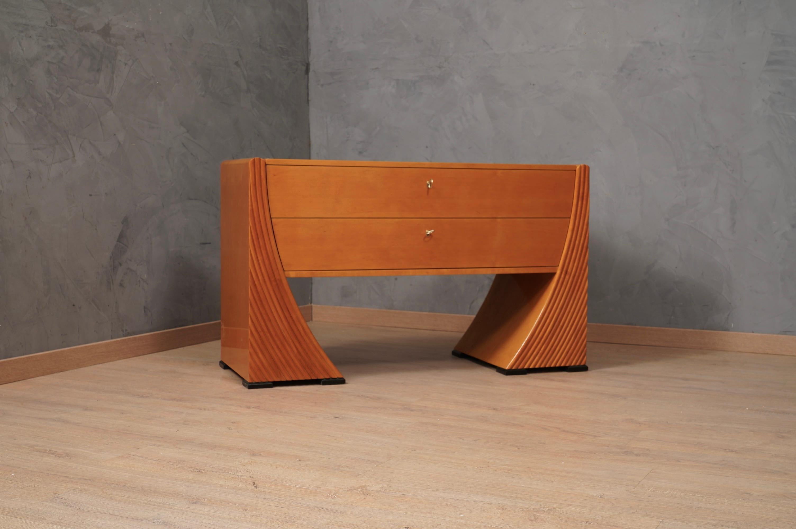 Mid-Century moderno Commode e cassettiera italiana in legno di ciliegio e ottone del MidCentury, 1950 in vendita