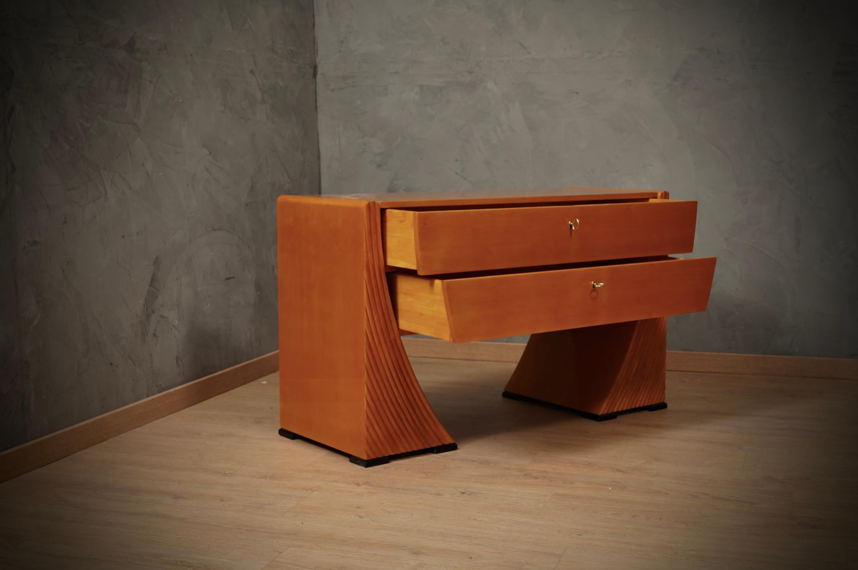 Italiano Commode e cassettiera italiana in legno di ciliegio e ottone del MidCentury, 1950 in vendita