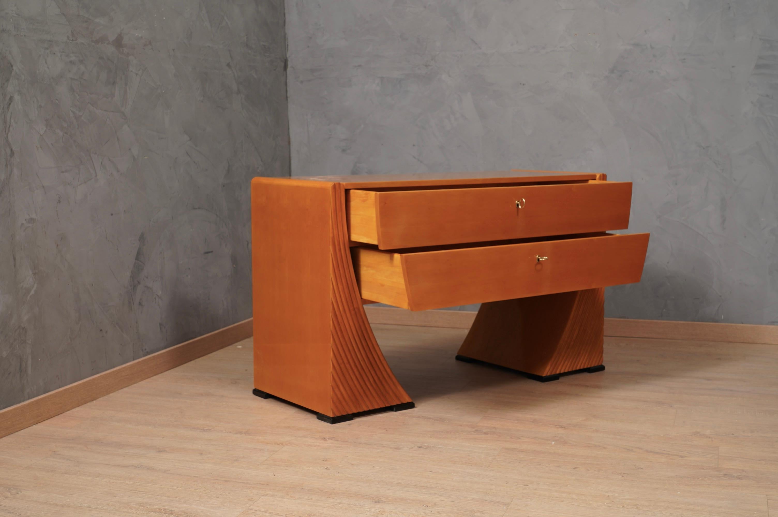 Italiano Commode e cassettiera italiana in legno di ciliegio e ottone del MidCentury, 1950 in vendita