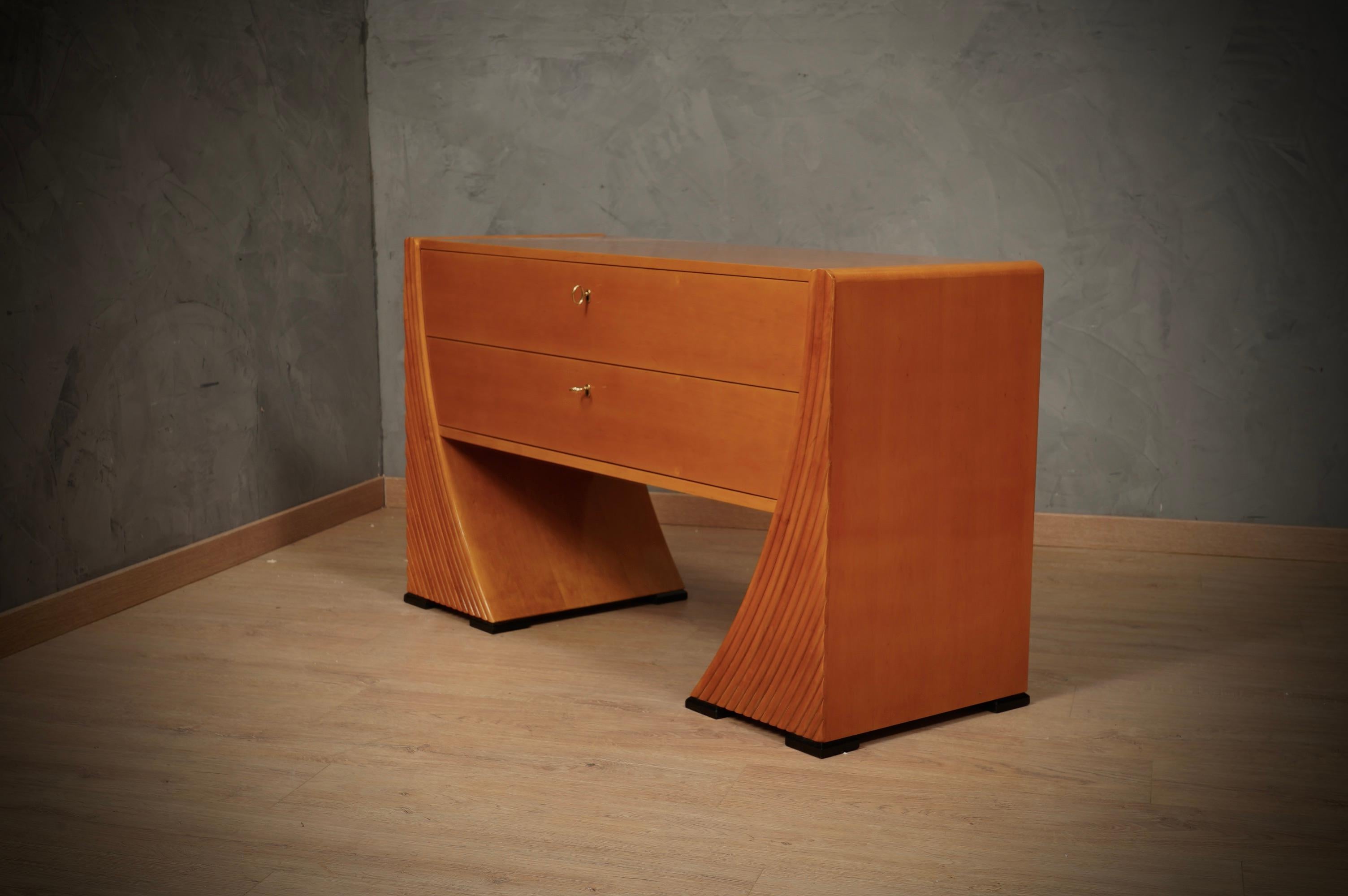 Commode e cassettiera italiana in legno di ciliegio e ottone del MidCentury, 1950 In condizioni buone in vendita a Rome, IT