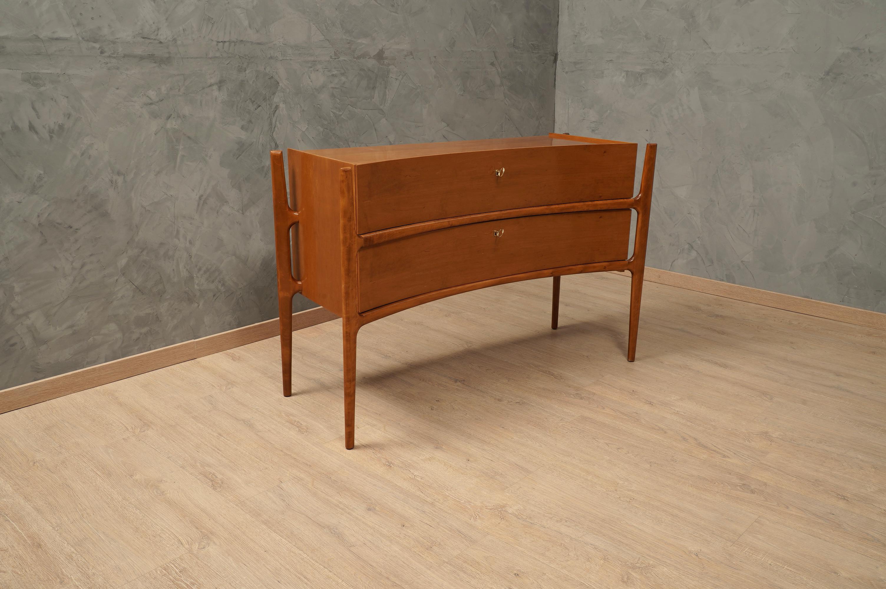 Commode e cassettiera italiana in legno di ciliegio e ottone del MidCentury, 1970 in vendita 3