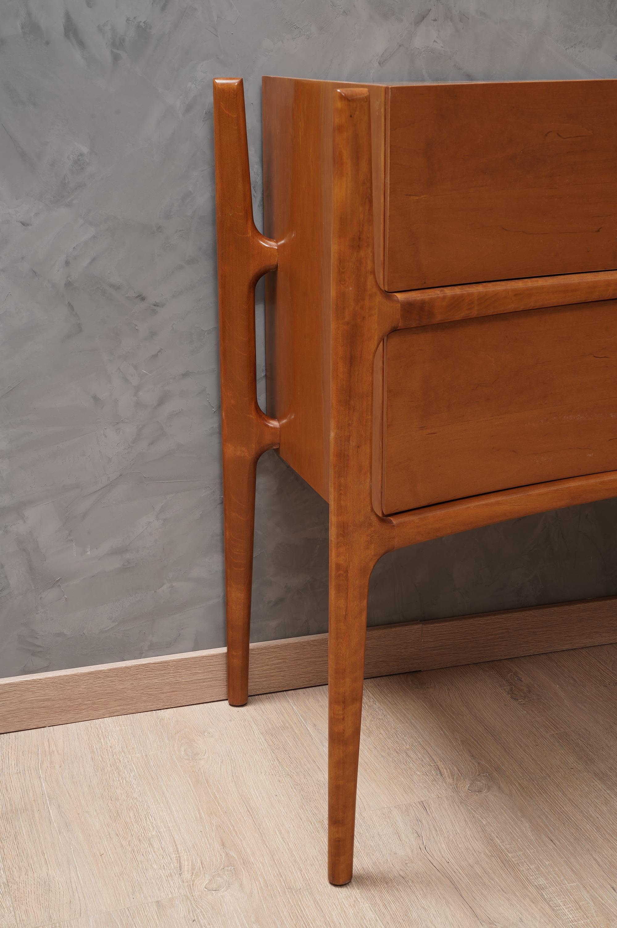 Fine XX secolo Commode e cassettiera italiana in legno di ciliegio e ottone del MidCentury, 1970 in vendita