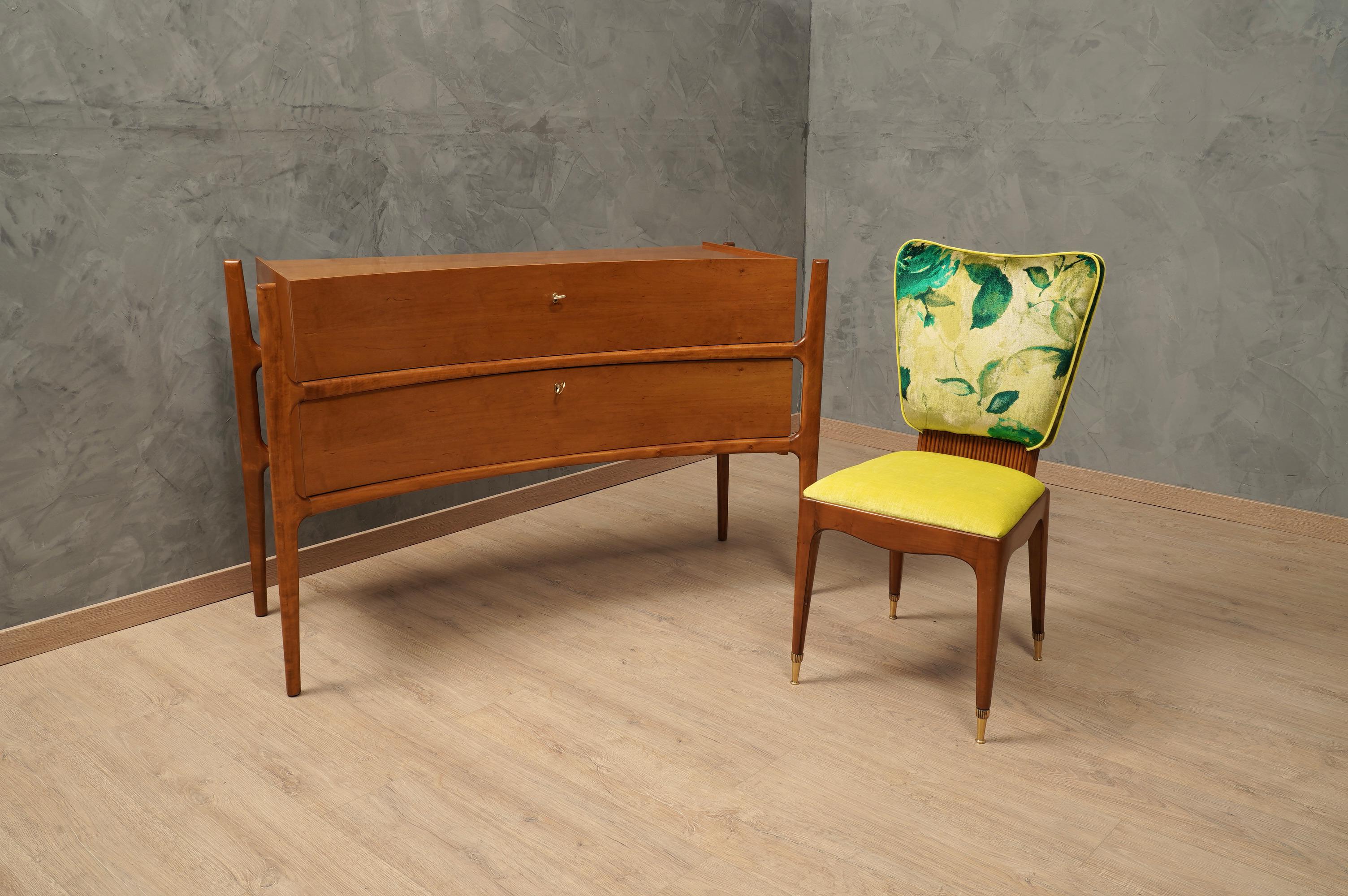 Commode e cassettiera italiana in legno di ciliegio e ottone del MidCentury, 1970 in vendita 1