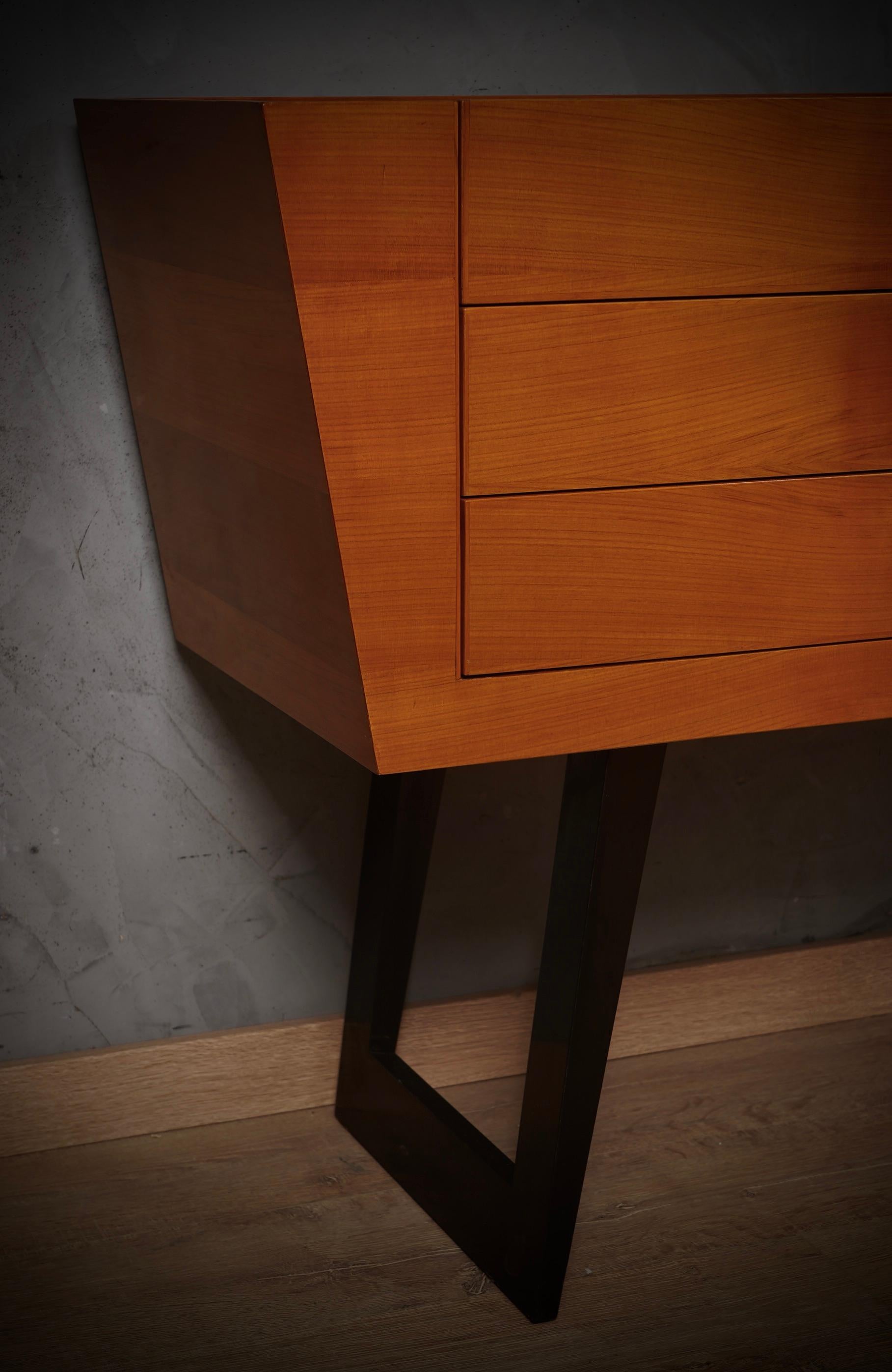 Italienische Kommode aus Kirschbaumholz aus der Jahrhundertmitte, 1950 (Holz) im Angebot