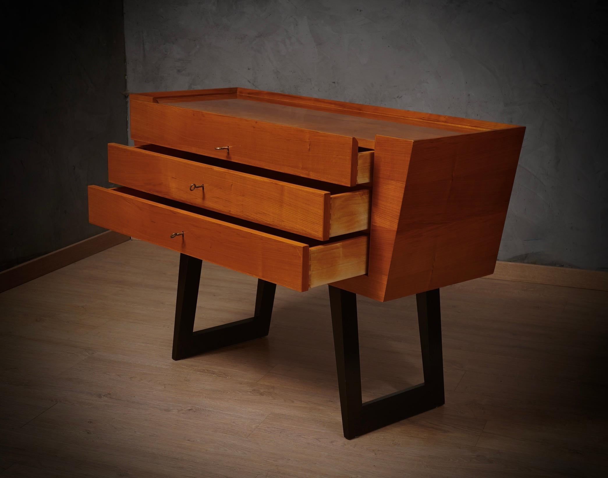 Legno Comò e cassettiera italiani di metà secolo in legno di ciliegio, 1950 in vendita