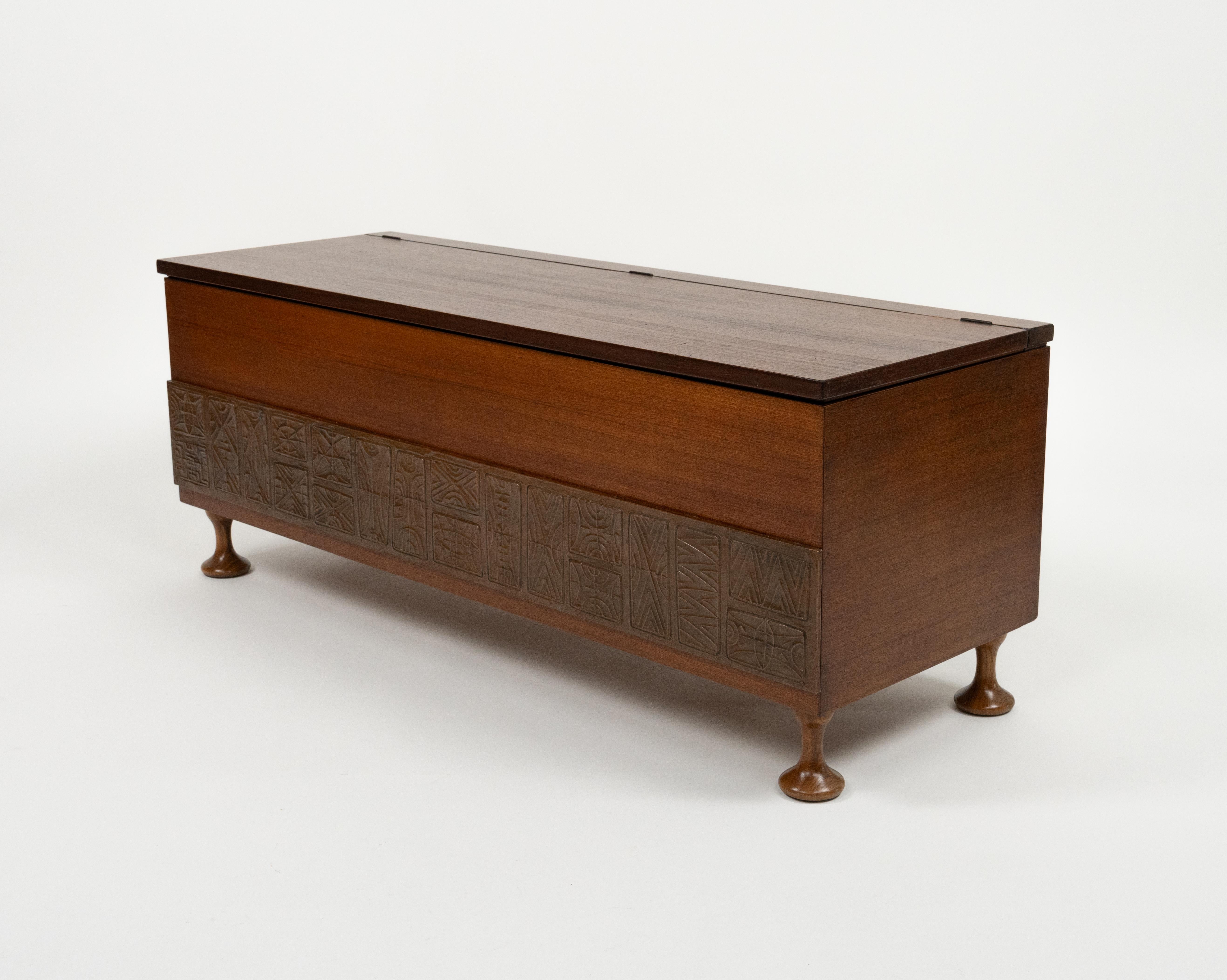 Midcentury Chest in Wood and Copper by Santambrogio & De Berti, Italy 1960s For Sale 4