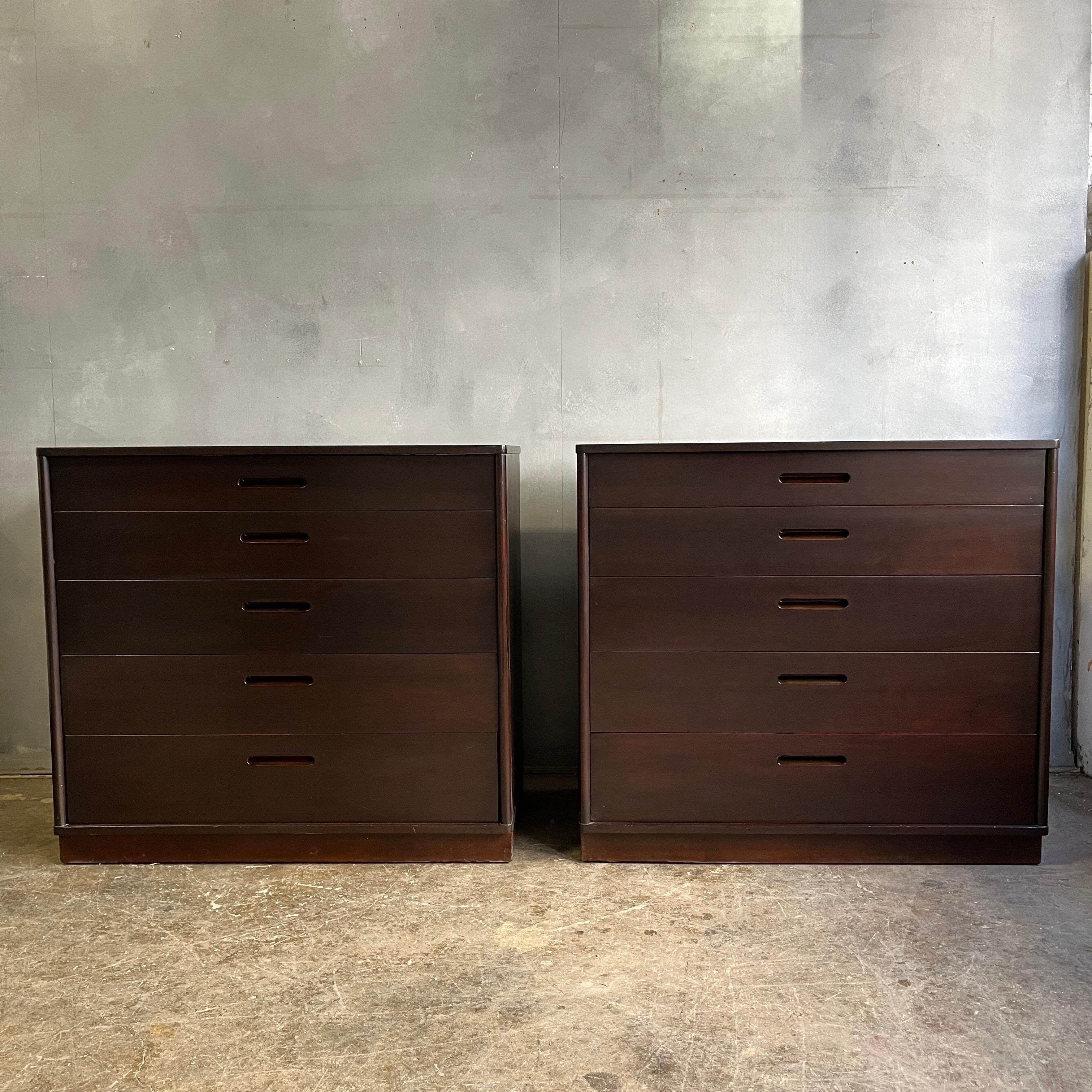 Midcentury Chest of Drawers by Edward Wormley for Dunbar  (Pair) In Good Condition In BROOKLYN, NY