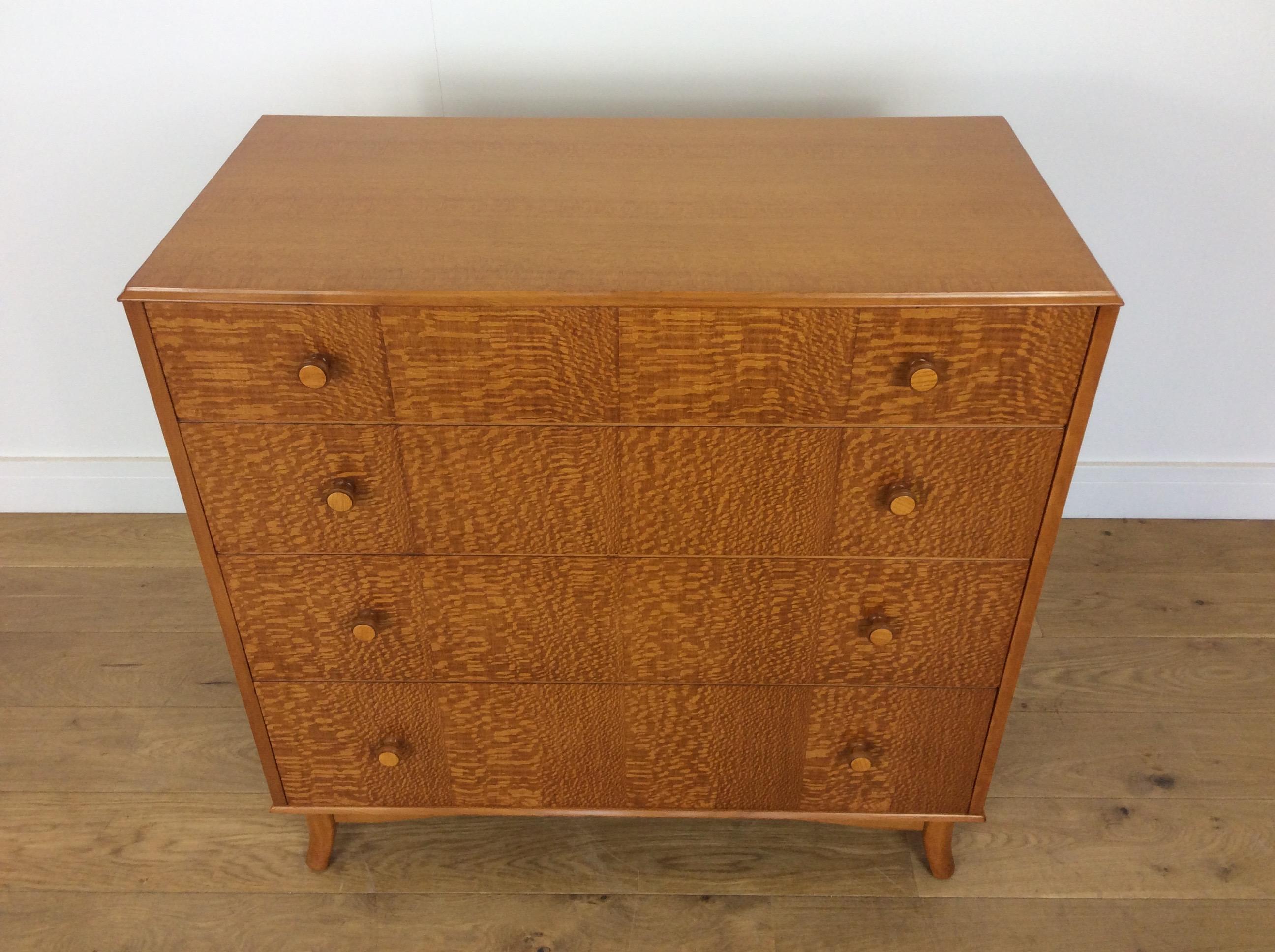 Midcentury chest of drawers in a stunning lacewood.
Measures: 89 cm H, 92 cm W, 46 cm D.
British, circa 1960.