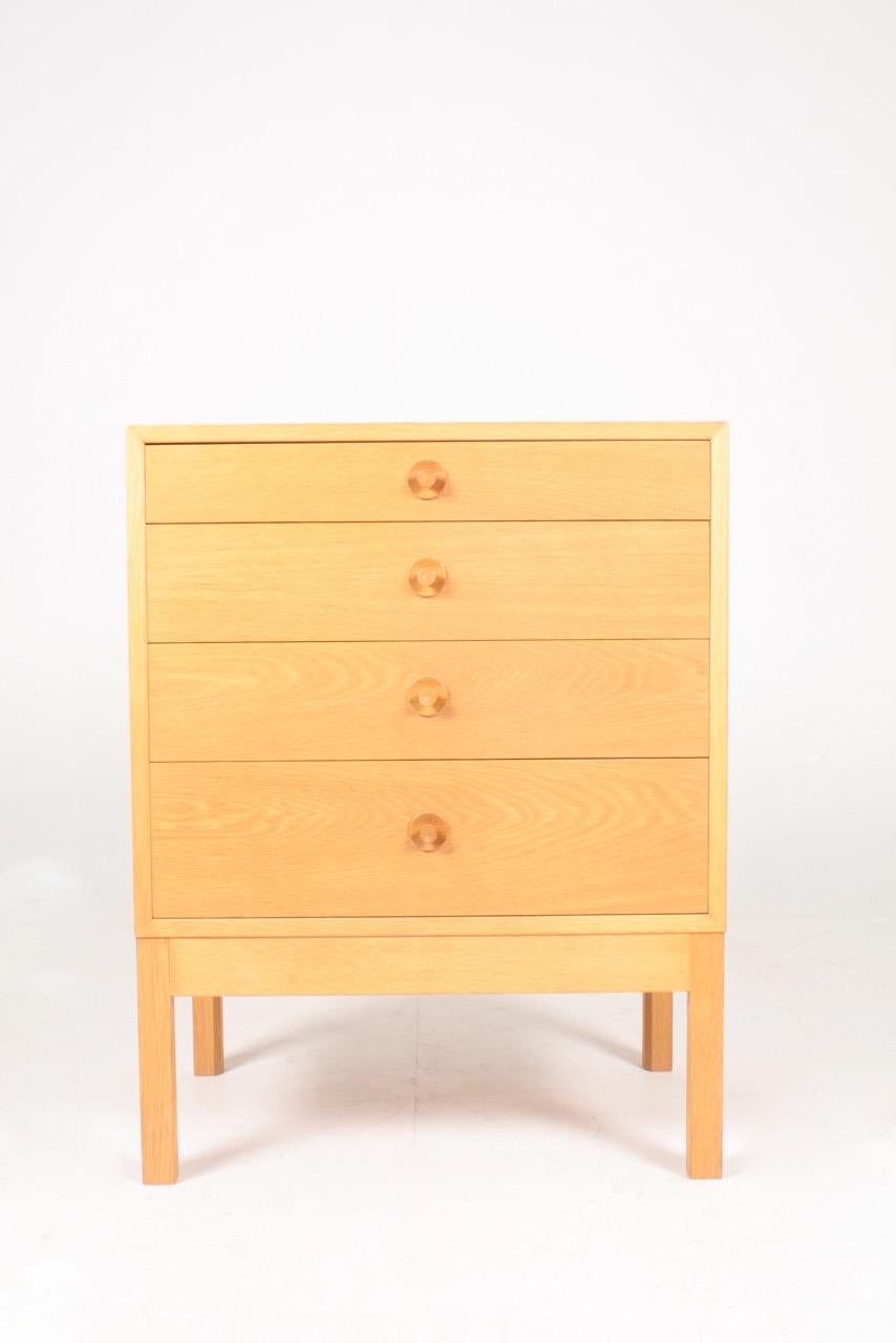 Scandinavo moderno Cassettiera Midcentury in Oak disegnata da Børge Mogensen, anni '60 in vendita