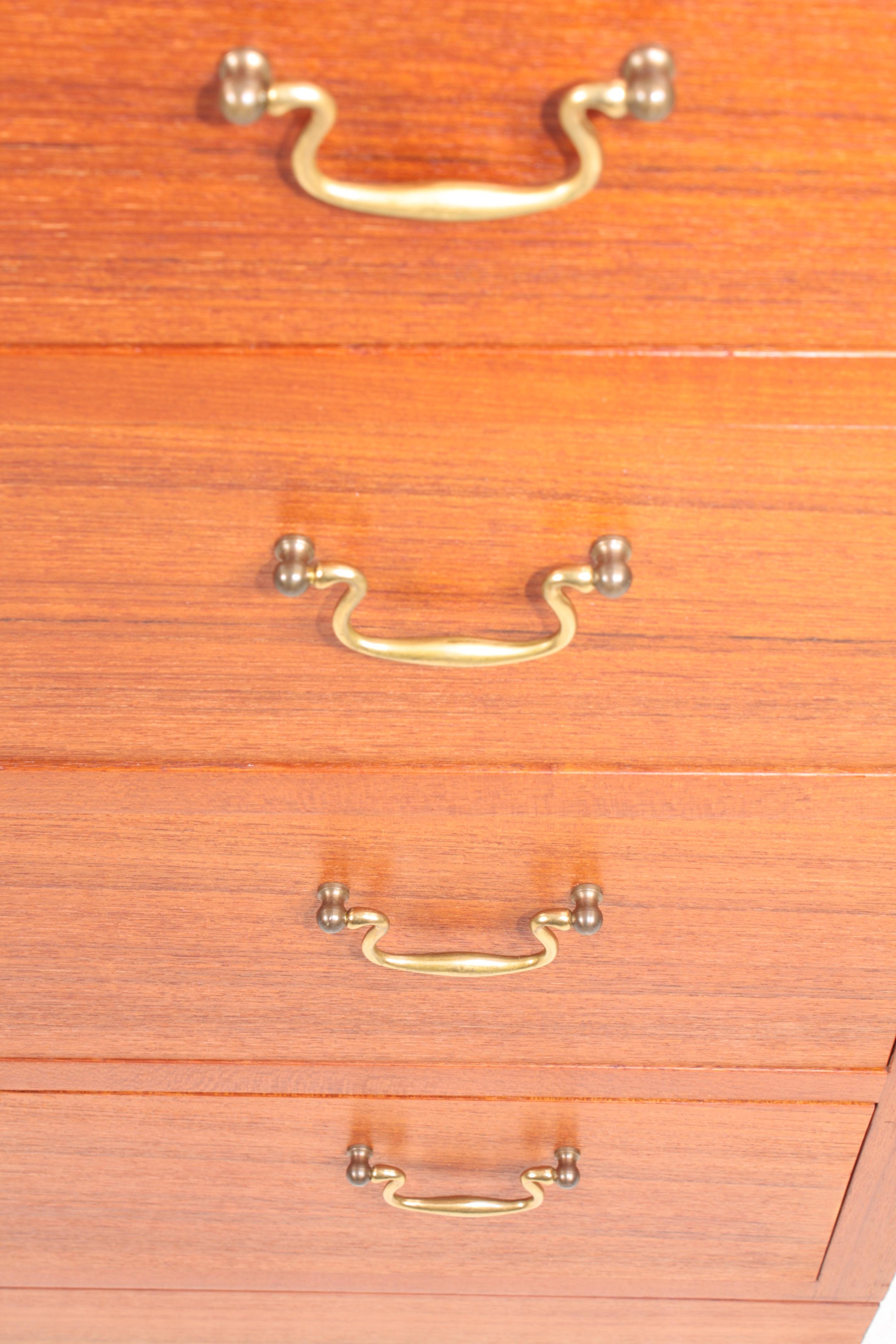 Midcentury Chest of Drawers in Teak, Danish Cabinetmaker 1950s In Good Condition In Lejre, DK