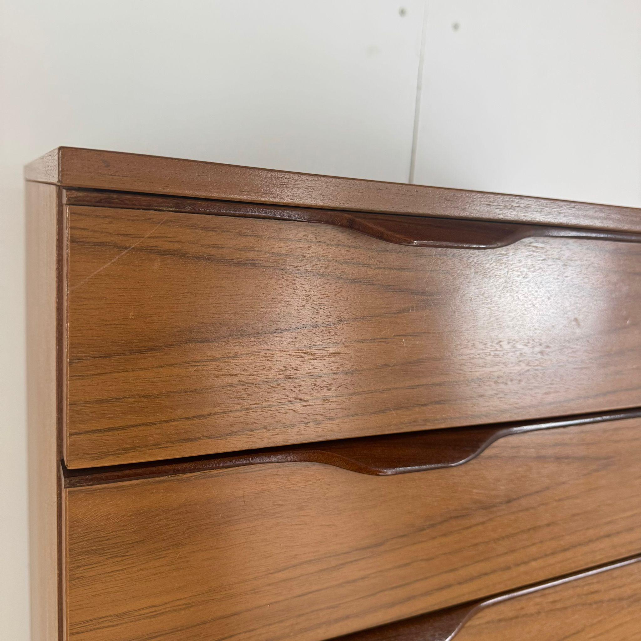 English Midcentury chest of drawers, UK 1960s For Sale