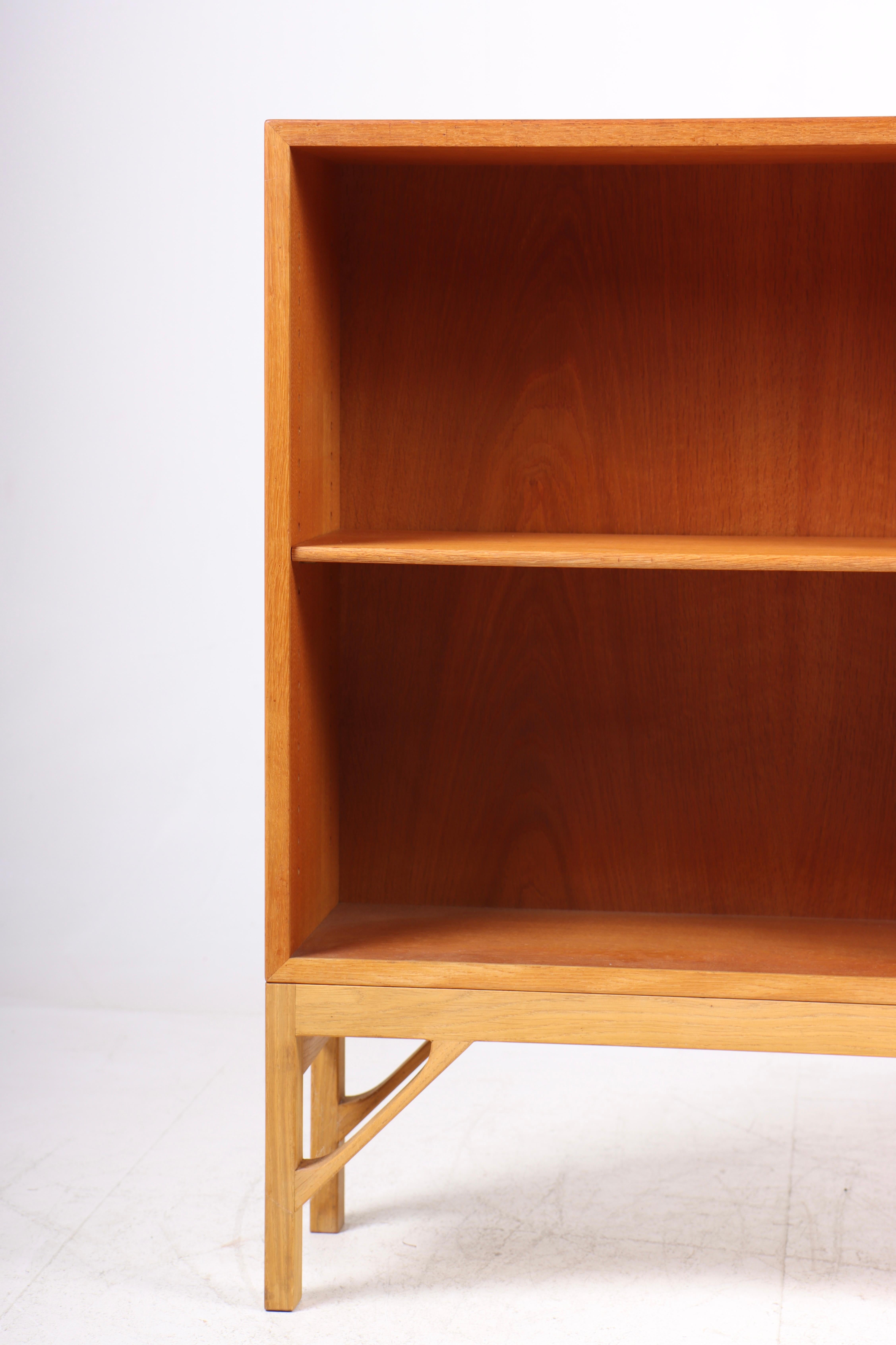 Low China bookcase in oak. Designed by MAA. Børge Mogensen in 1958, this piece is made by CM Madsen cabinetmakers Denmark in the 1960s. Great original condition. More shelves available.
