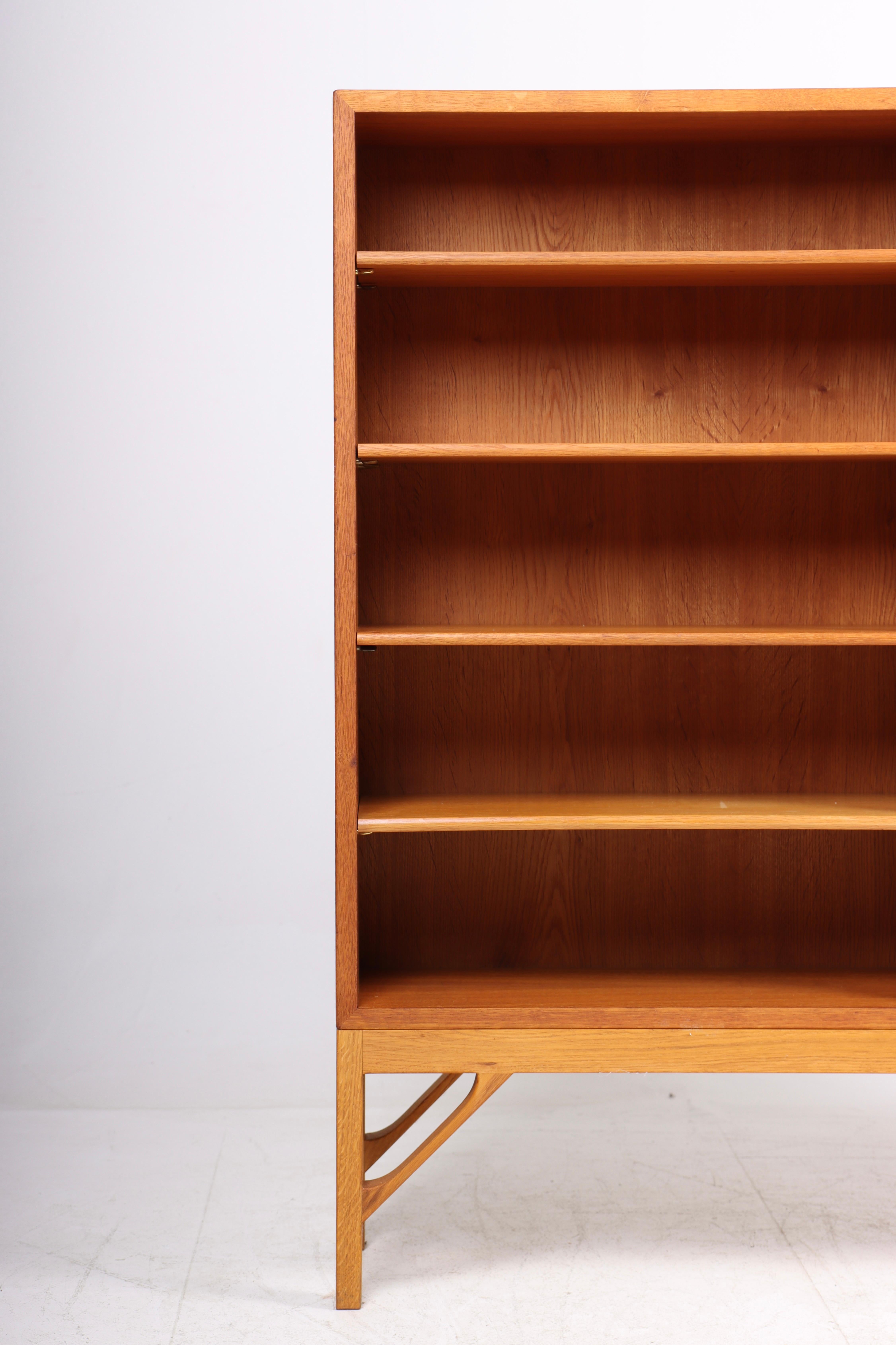 China bookcase in oak. Designed by MAA. Børge Mogensen in 1958, this piece is made by CM Madsen cabinetmakers Denmark in the 1960s. Great original condition.