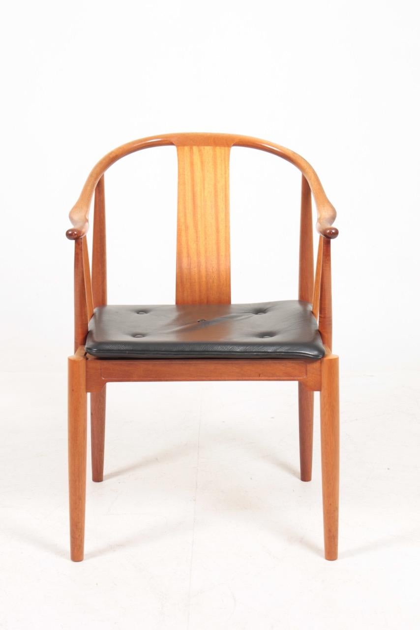 Mid-Century-Stuhl „China“ aus Mahagoni von Hans J. Wegner, 1960er Jahre (Skandinavische Moderne) im Angebot