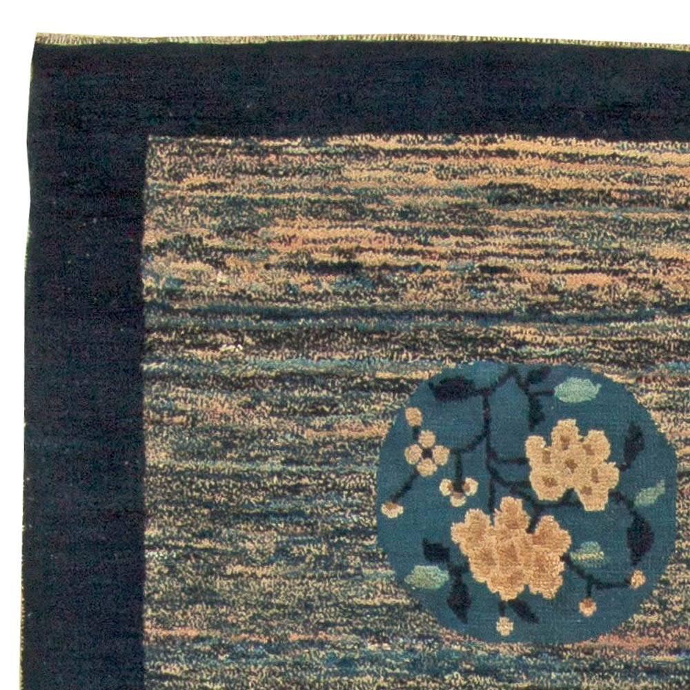 Chinesischer blauer handgewebter Vintage-Wollteppich im Art déco-Stil im Zustand „Gut“ im Angebot in New York, NY