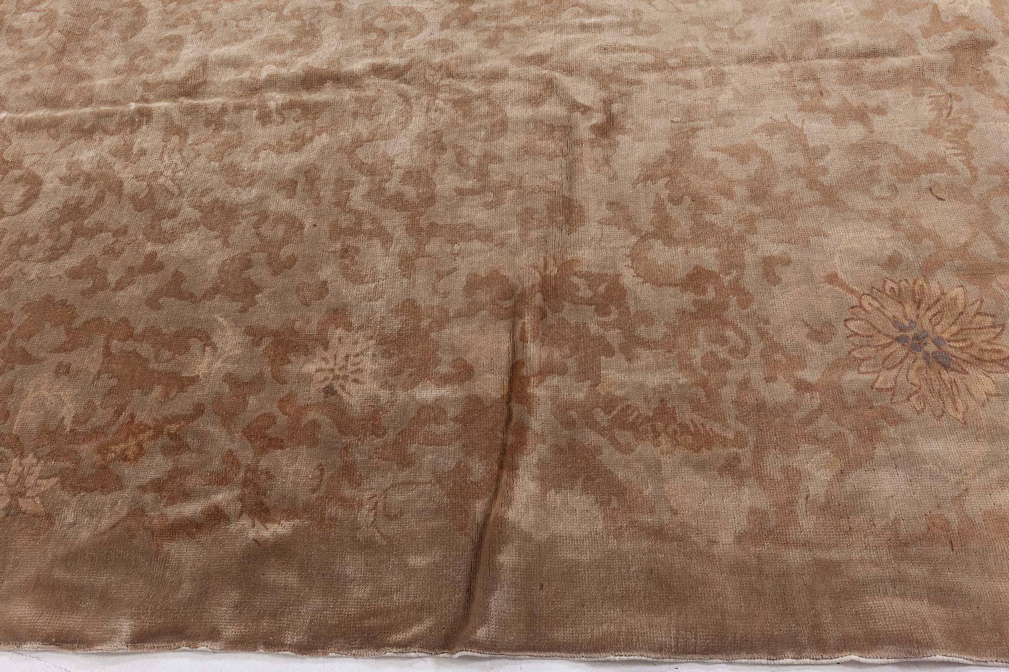Tapis chinois du milieu du siècle en laine, fait à la main, de couleur Brown Bon état - En vente à New York, NY