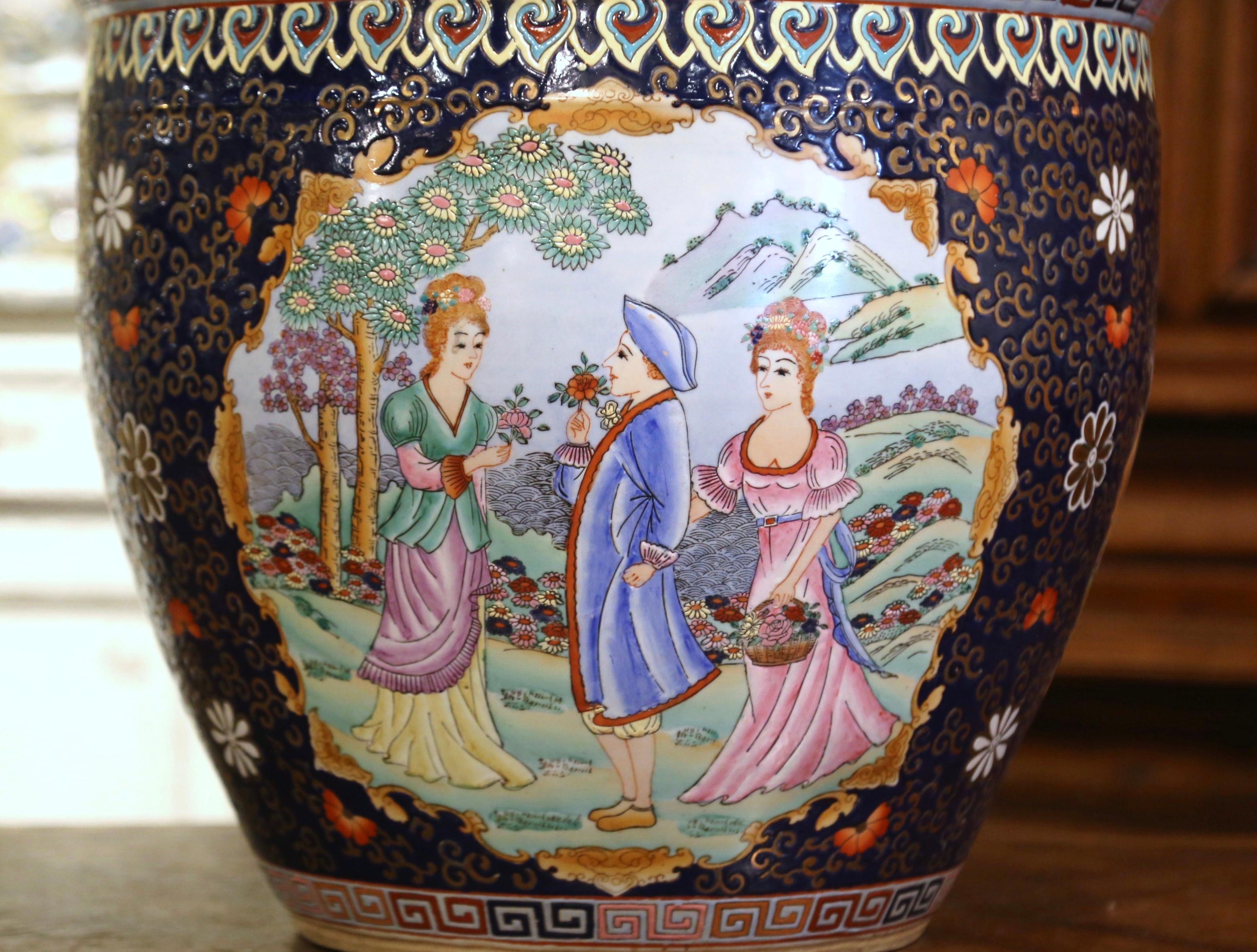 Chinesische Export-Porzellan-Fischschale mit orientalischen Dekorationen aus der Mitte des Jahrhunderts (20. Jahrhundert) im Angebot