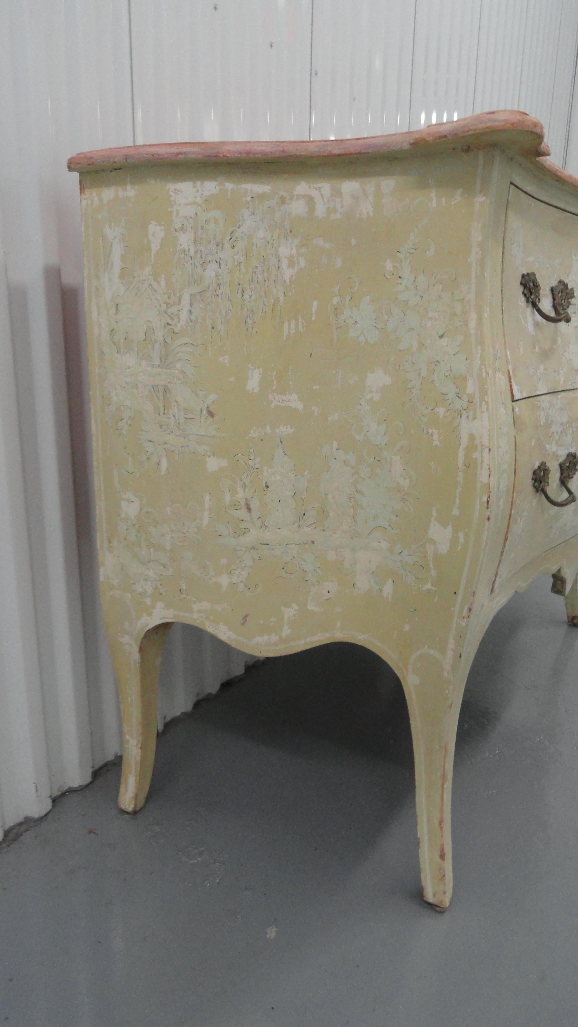 Midcentury Chinoiserie Painted Bombe Chest In Good Condition For Sale In West Palm Beach, FL