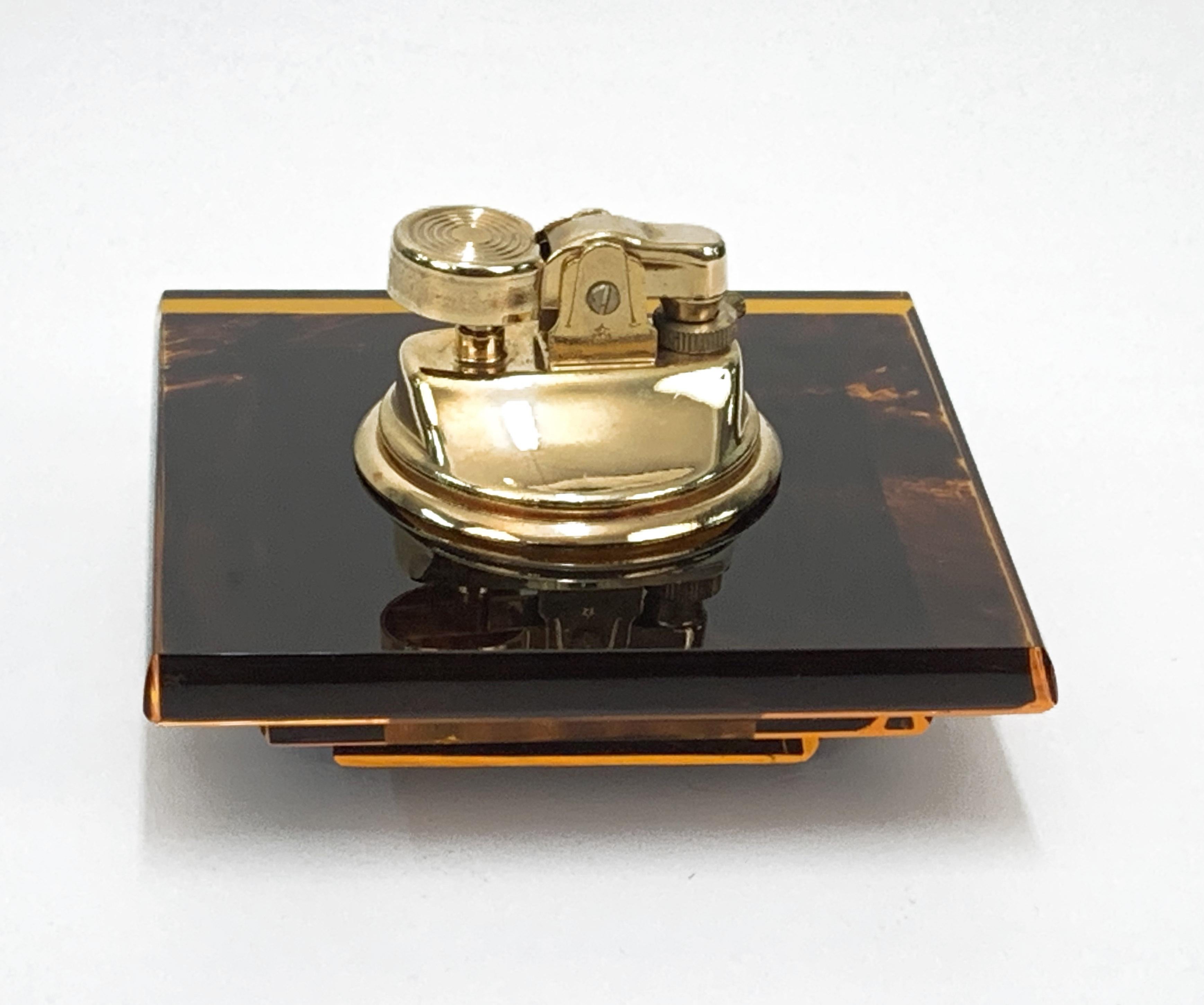 Midcentury Christian Dior Lucite, Tortoise Plexi and Brass French Table Lighter In Excellent Condition In Roma, IT