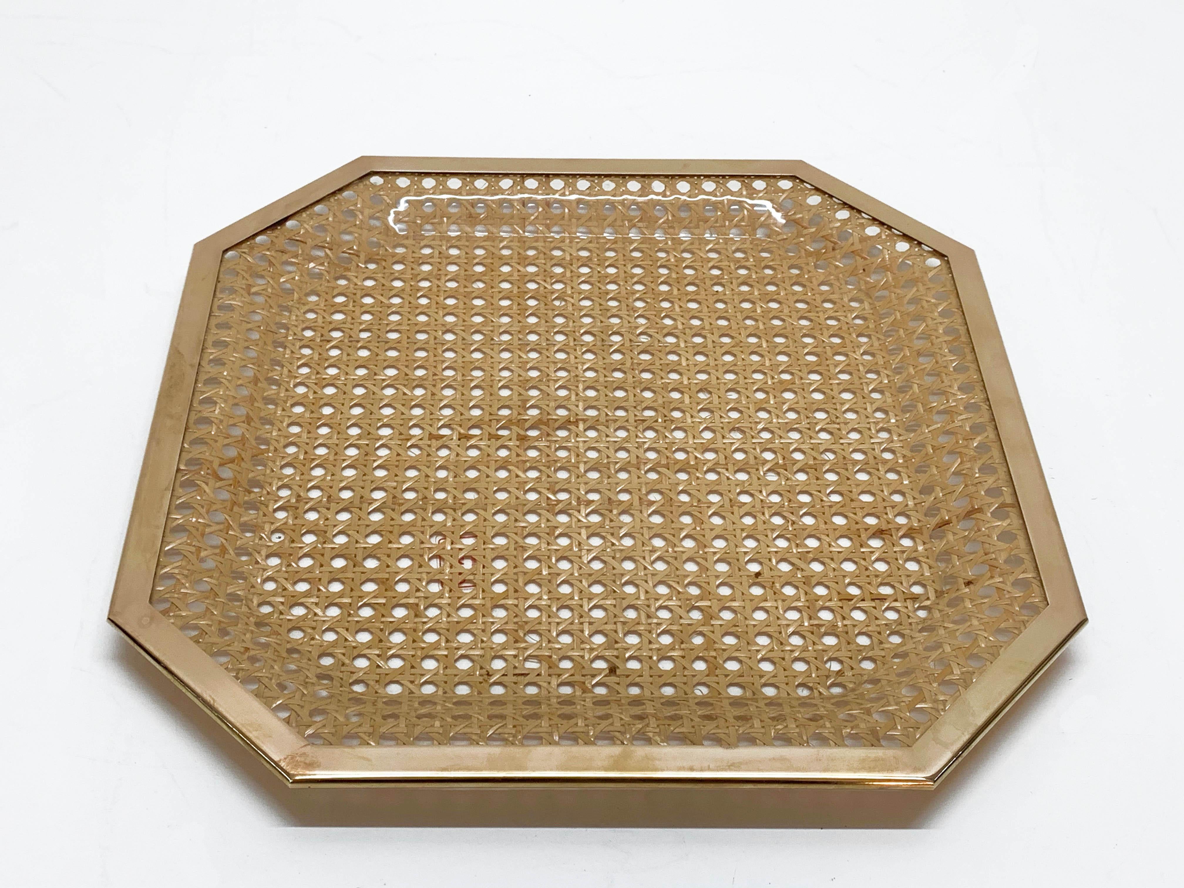 Midcentury Christian Dior Style Lucite Brass and Vienna Straw Serving Tray 1970s In Good Condition In Roma, IT