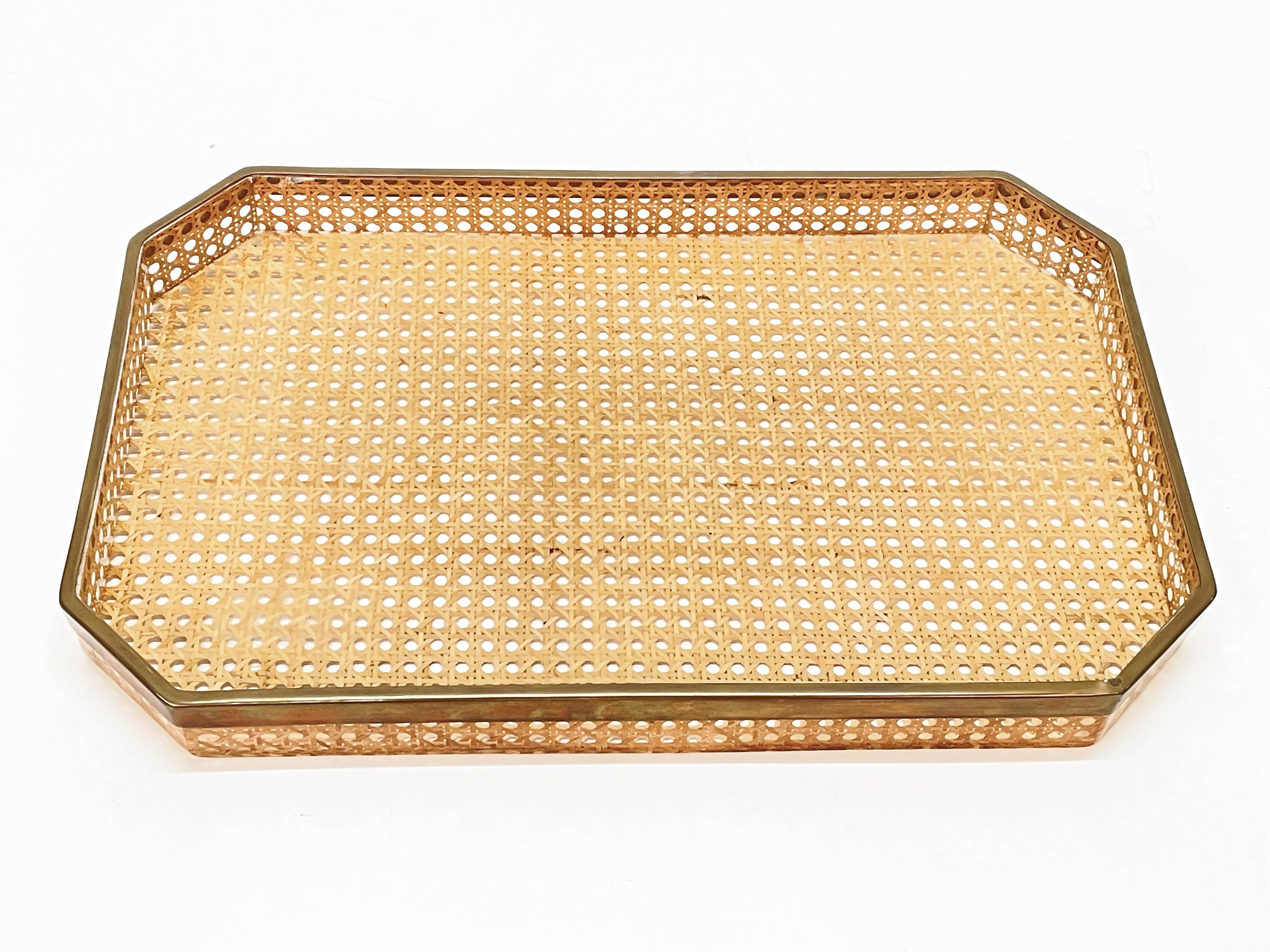 Midcentury Christian Dior Style Lucite Brass and Vienna Straw Serving Tray 1970s In Good Condition In Roma, IT