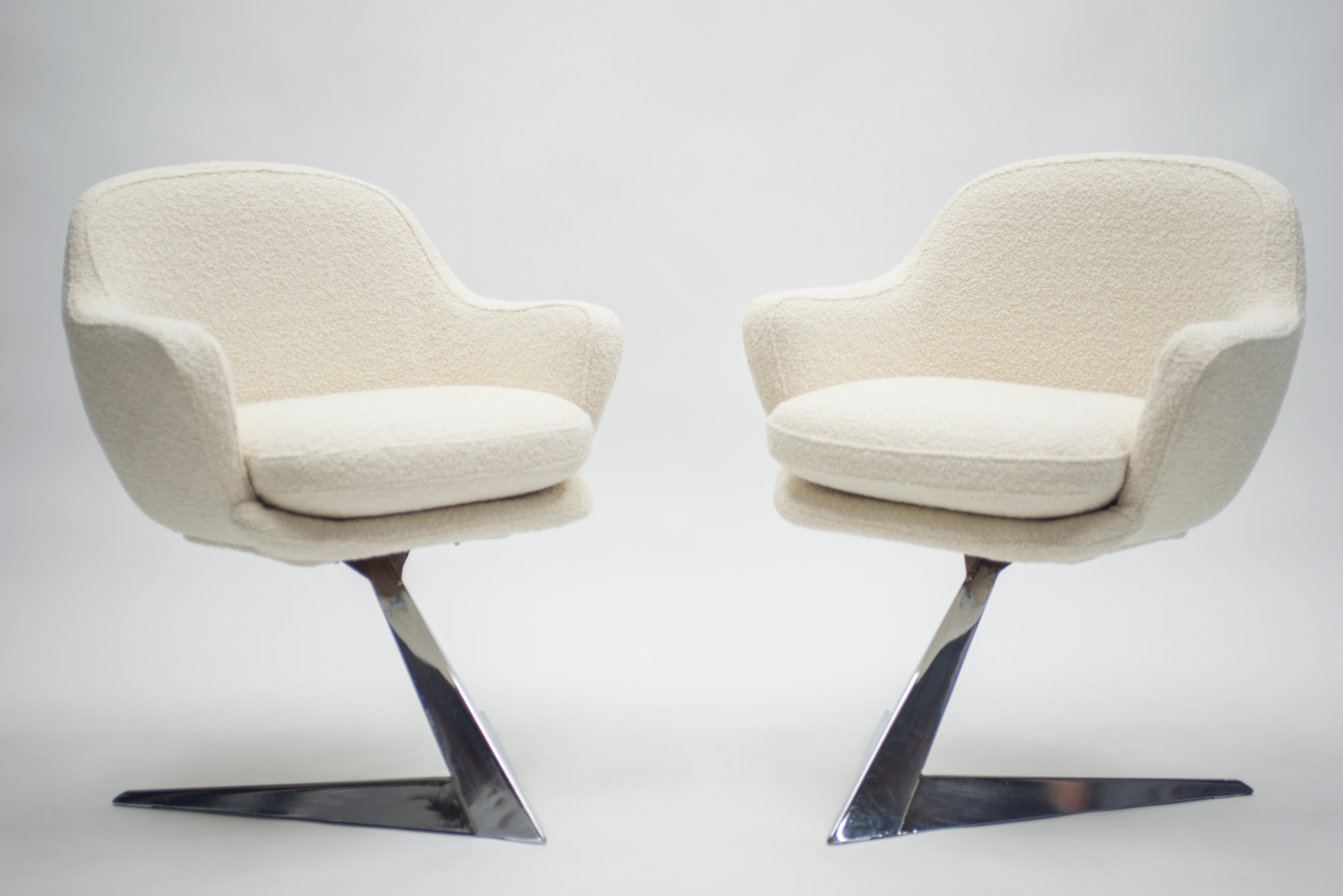 If the distinctive aerodynamic, triangular base in this pair of midcentury armchairs feels familiar, it may be because it potentially inspired the iconic Concorde passenger airliner—one of only a couple of supersonic aircrafts that ever flew
