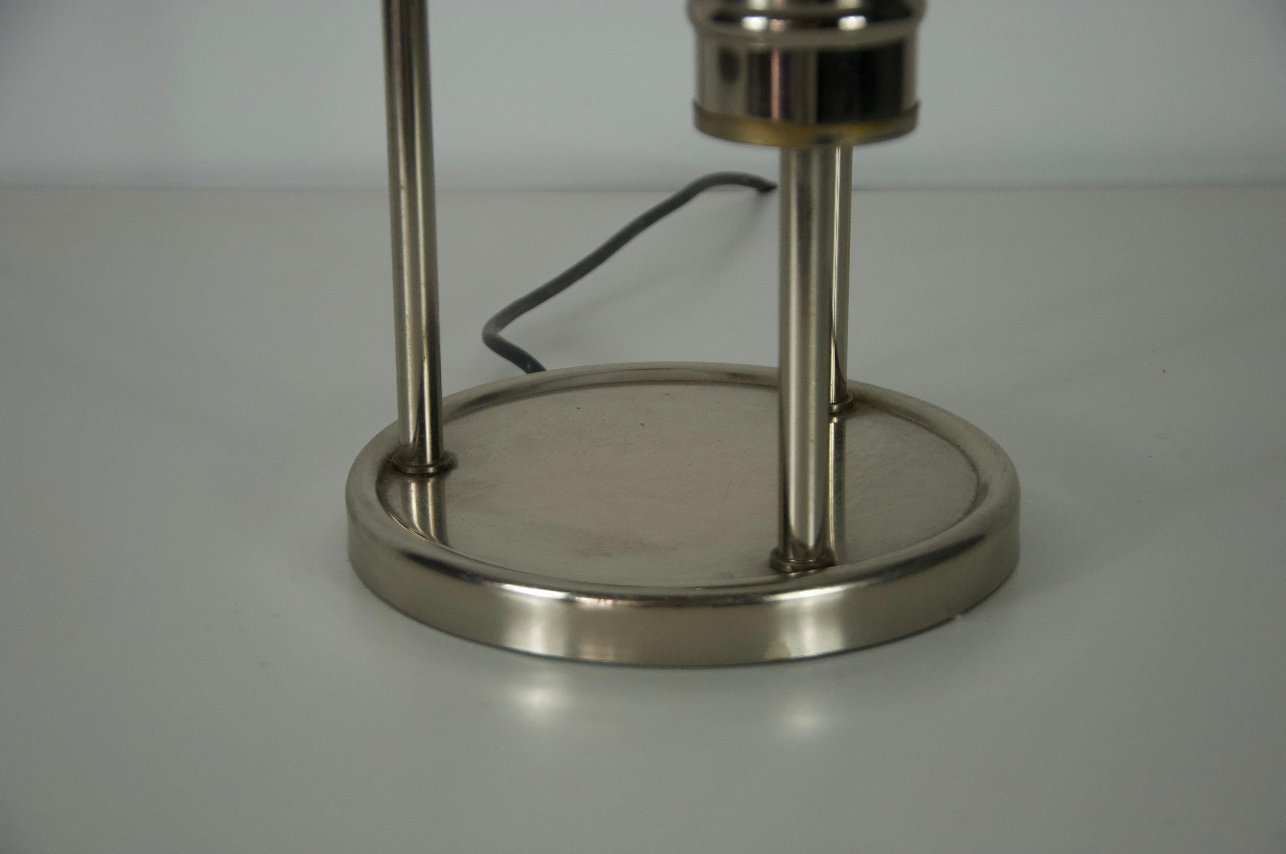 Lampe de table du milieu du siècle en chrome et verre opalin, années 1960, Allemagne en vente 2