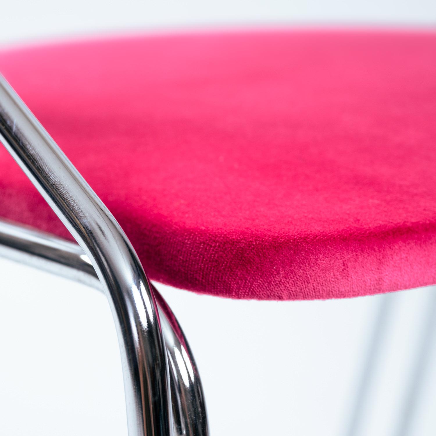 set di sedie da pranzo in velluto rosa cromato del Medioevo, 4 pezzi, Italia anni '70 in vendita 3