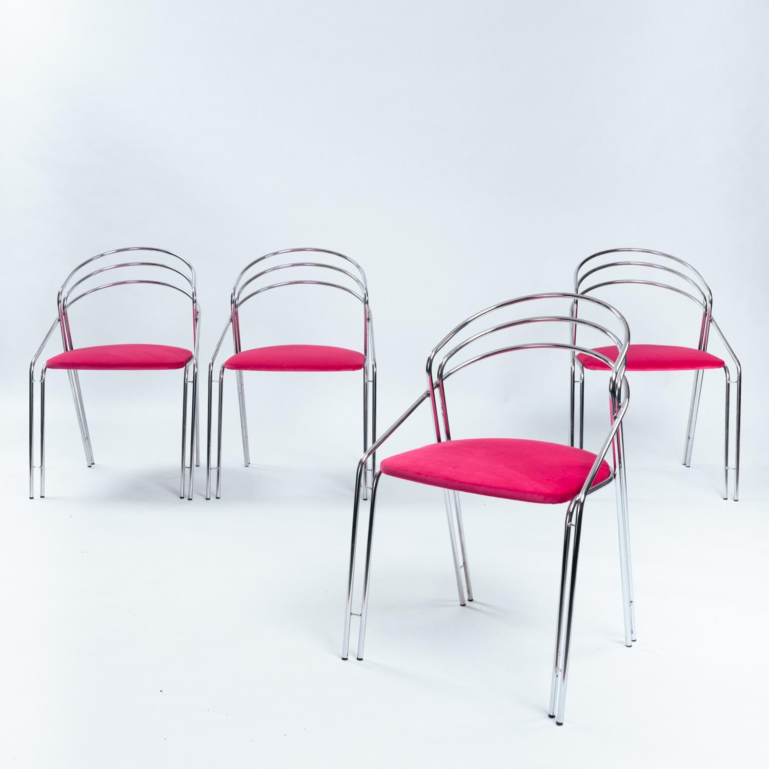 Mid-Century moderno set di sedie da pranzo in velluto rosa cromato del Medioevo, 4 pezzi, Italia anni '70 in vendita