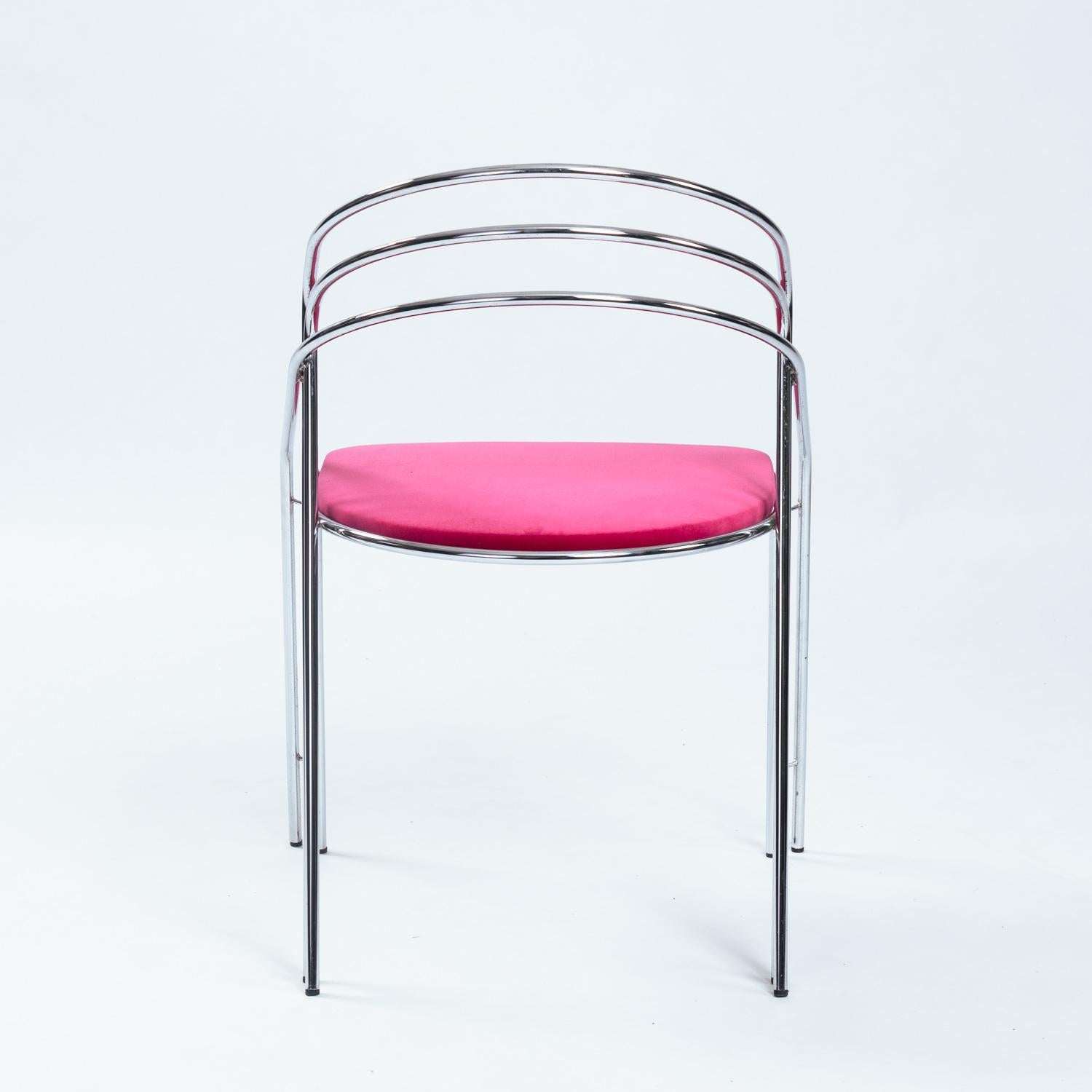 set di sedie da pranzo in velluto rosa cromato del Medioevo, 4 pezzi, Italia anni '70 in vendita 1