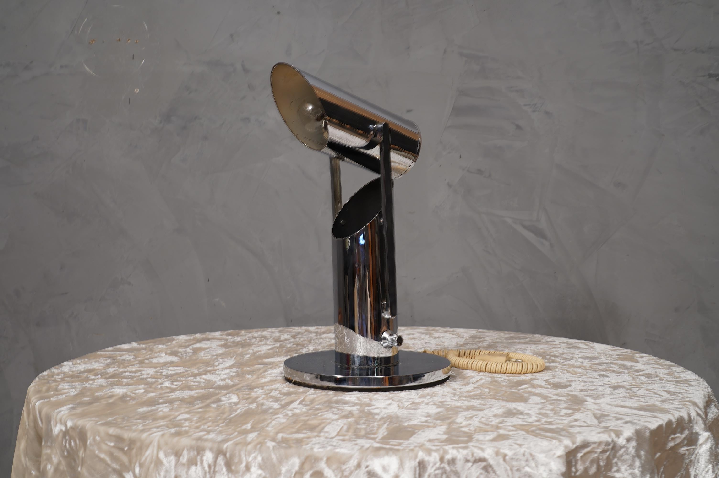 Mid-20th Century MidCentury Chrome Round Italian Manufacturing Table Lamp, 1960 For Sale