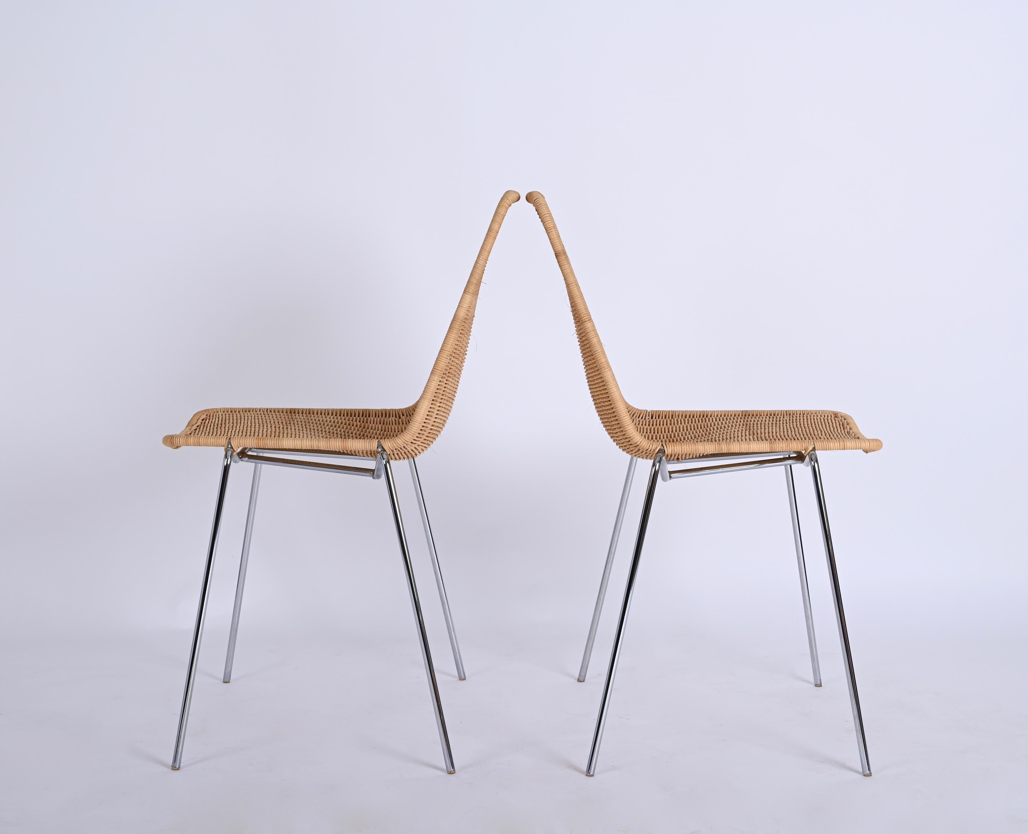 Ensemble de 4 chaises italiennes du milieu du siècle en métal chromé et rotin, Campo & Graffi, années 1970 en vente 1