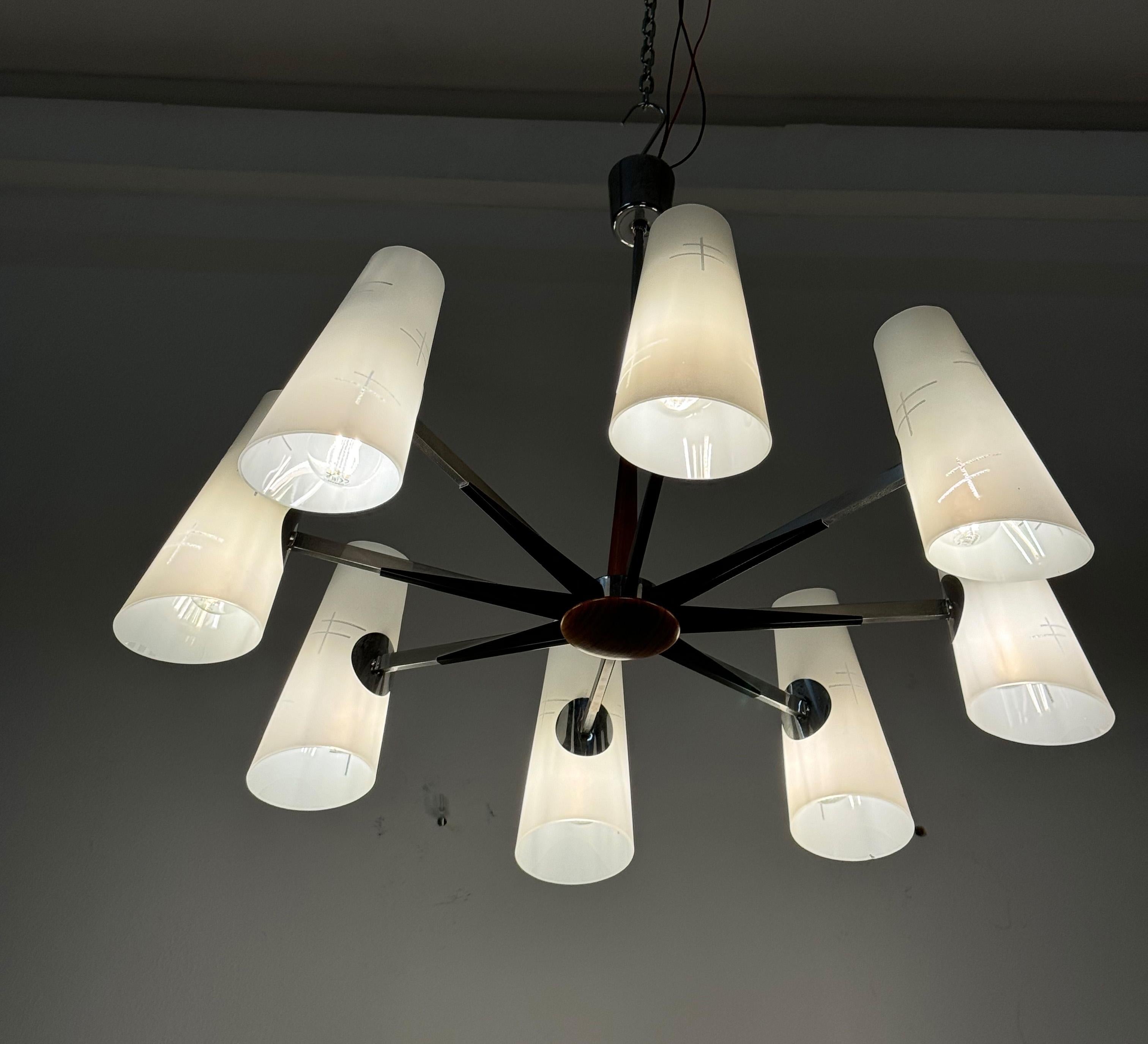 Lampadario in vetro opalino cromato del Medioevo di Rupert Nikoll in vendita 7