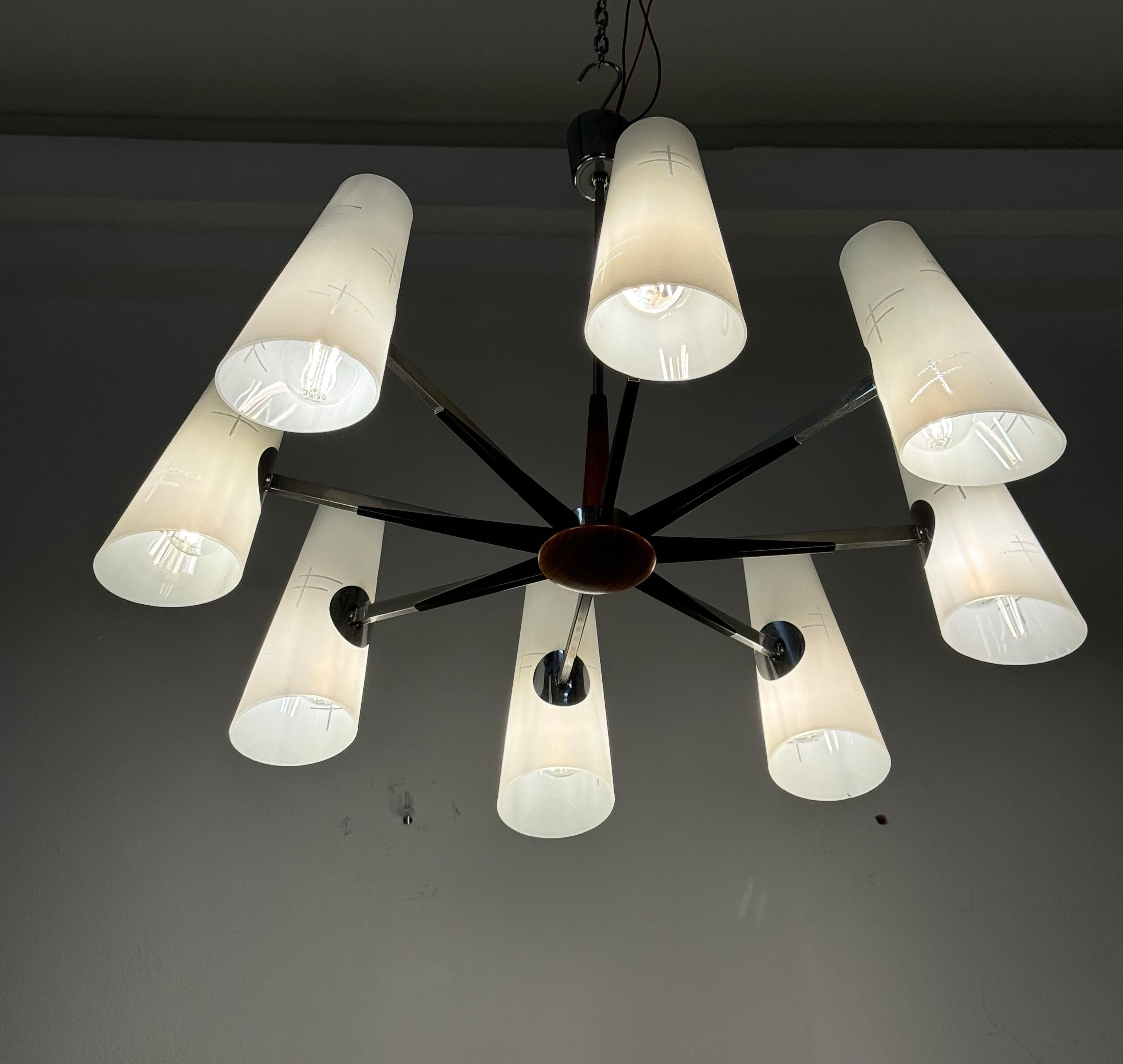 Lampadario in vetro opalino cromato del Medioevo di Rupert Nikoll in vendita 8