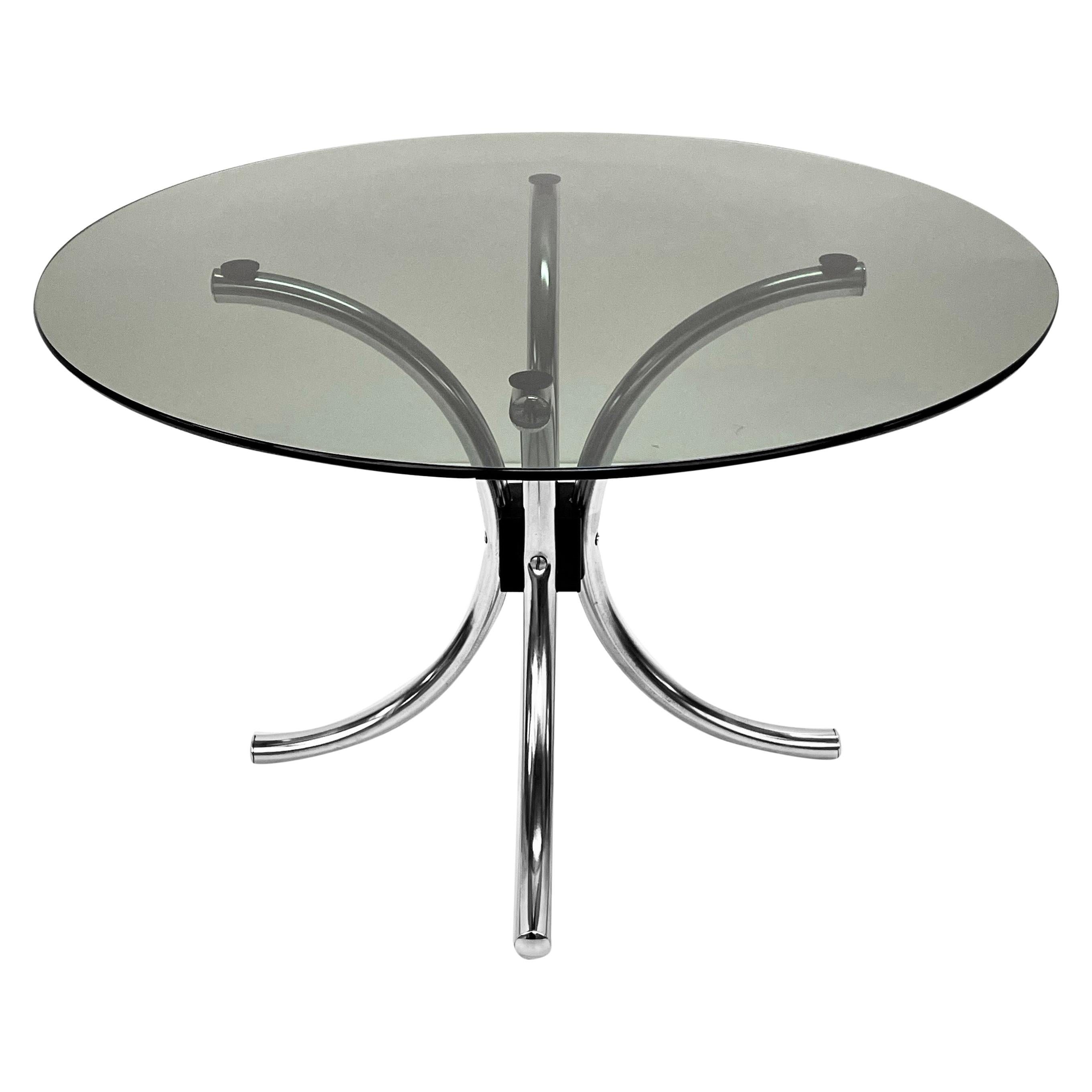 Table basse italienne en acier chromé du milieu du siècle dernier avec plateau rond en verre fumé, années 1960