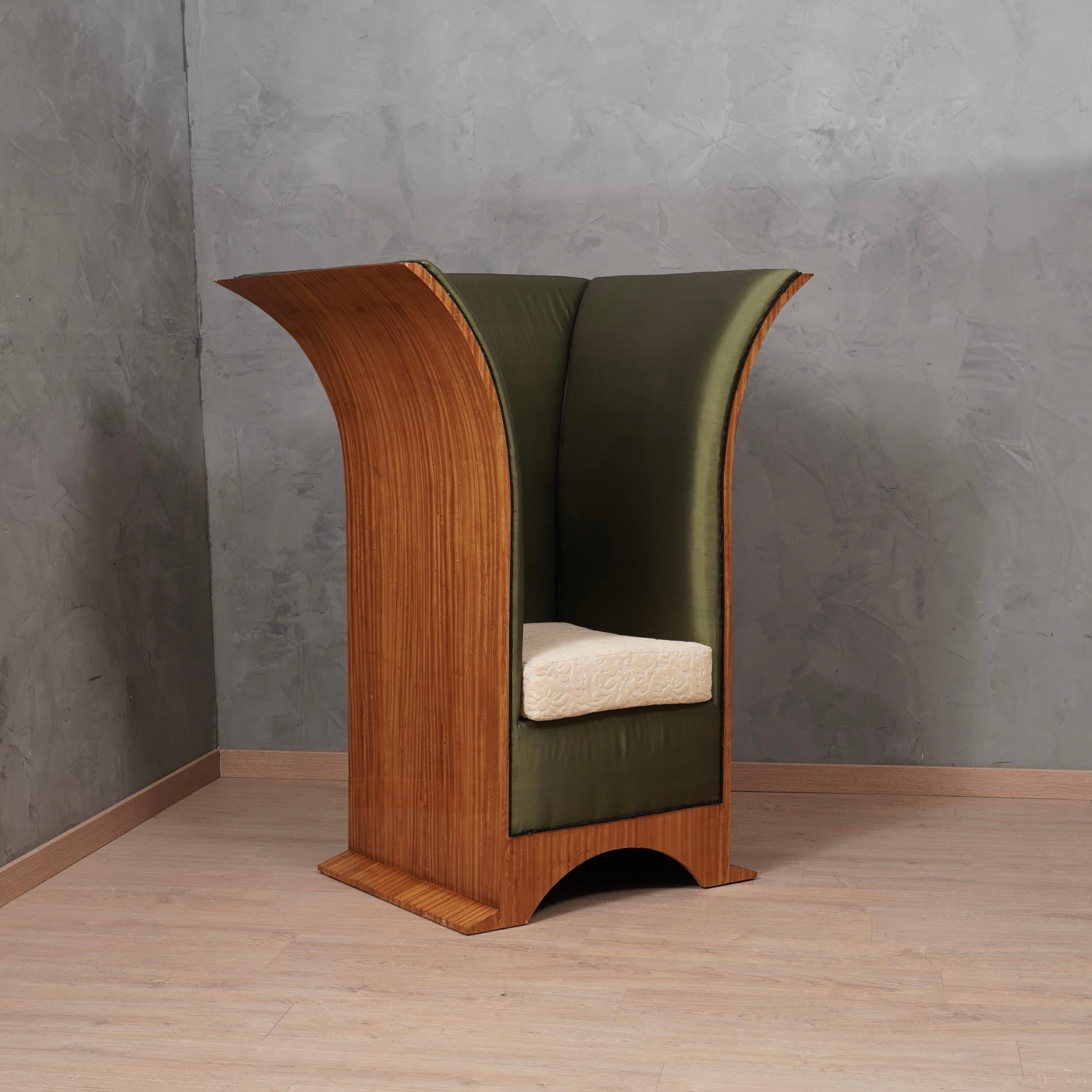 Comfortable and enveloping thrones. Extraordinary design for this pair of mid century armchairs.

All veneered in citronè wood, with green silk upholstery and white velvet cushion. Very special its design with a simple seat but two huge side