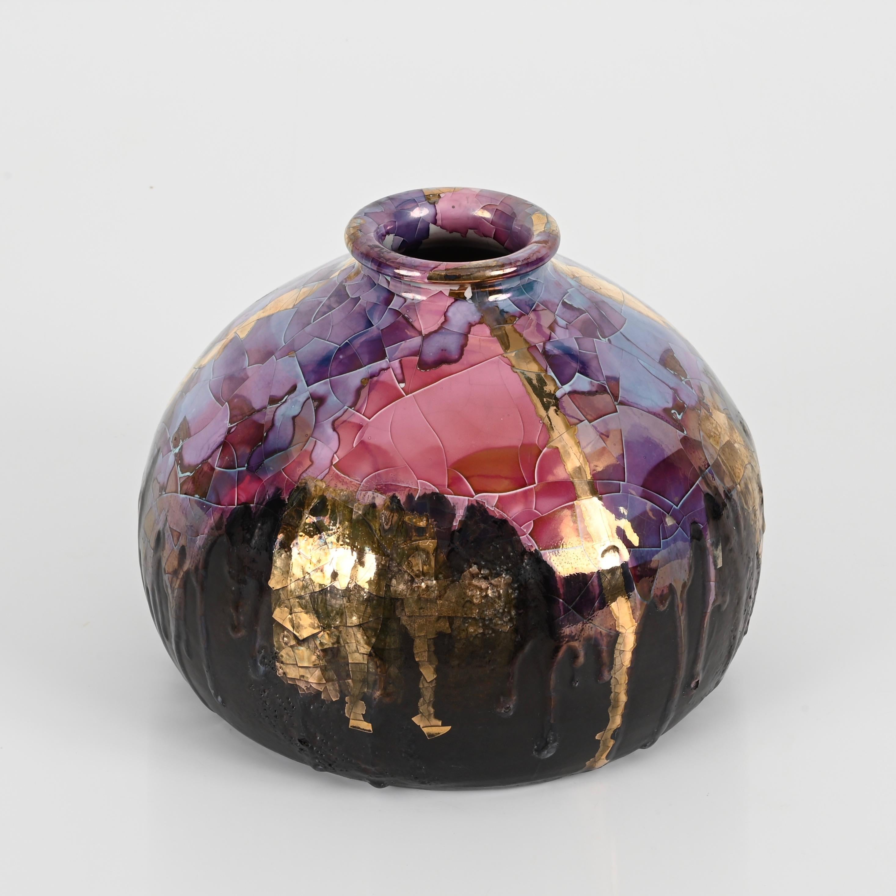 Fine XX secolo Vaso italiano di metà secolo in ceramica smaltata in policromia di Claudio Pulli, anni '70 in vendita