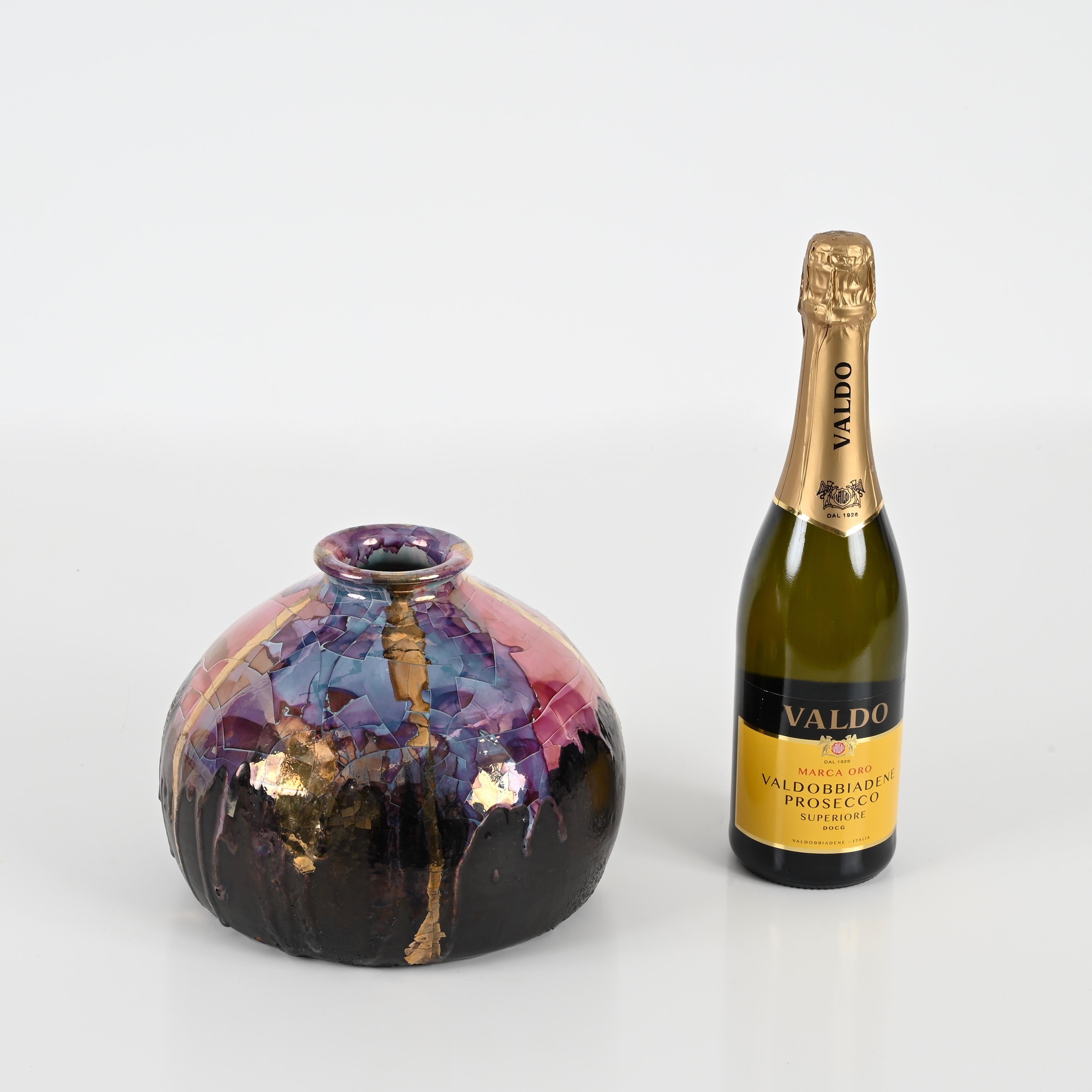 Vaso italiano di metà secolo in ceramica smaltata in policromia di Claudio Pulli, anni '70 in vendita 1