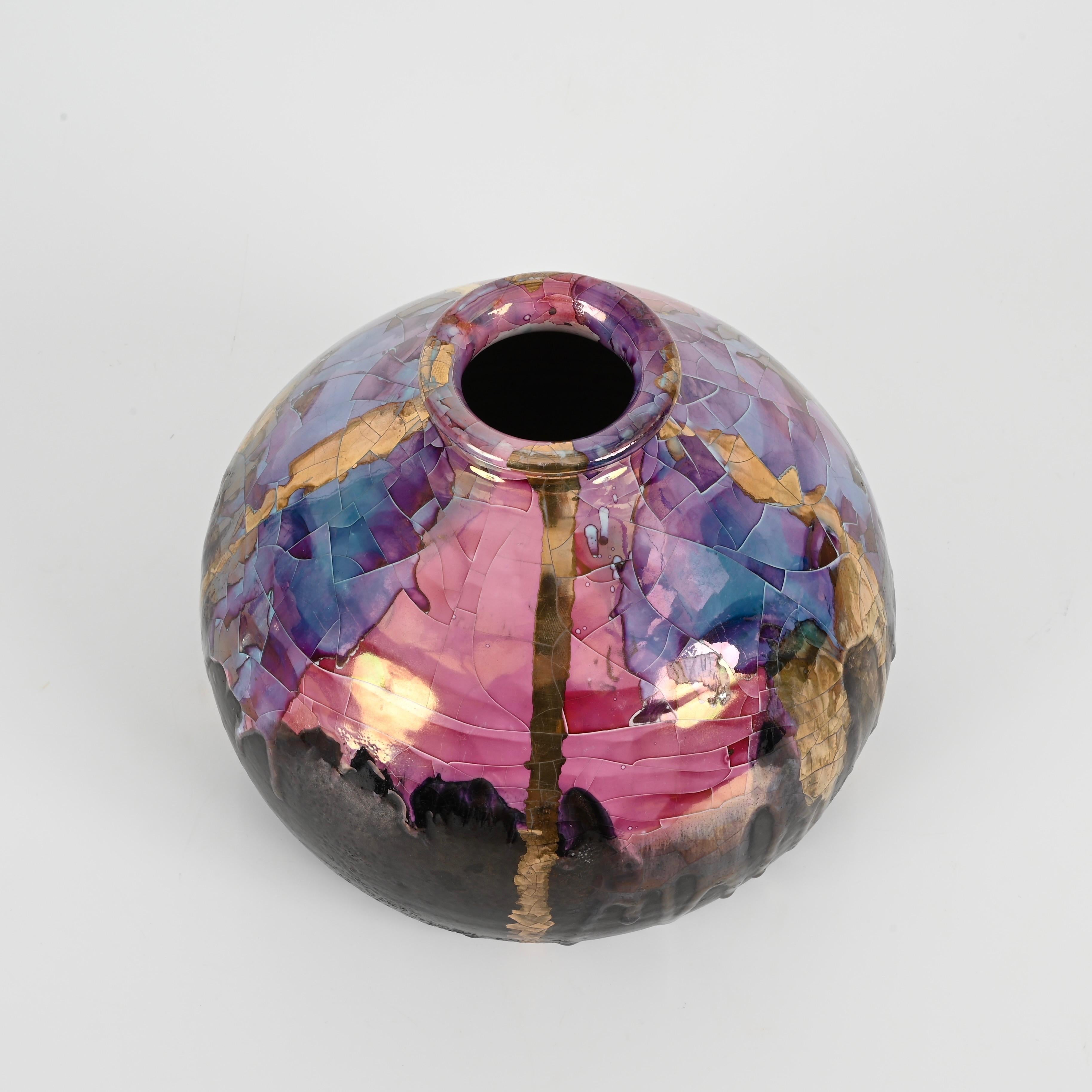 Vaso italiano di metà secolo in ceramica smaltata in policromia di Claudio Pulli, anni '70 In condizioni buone in vendita a Roma, IT