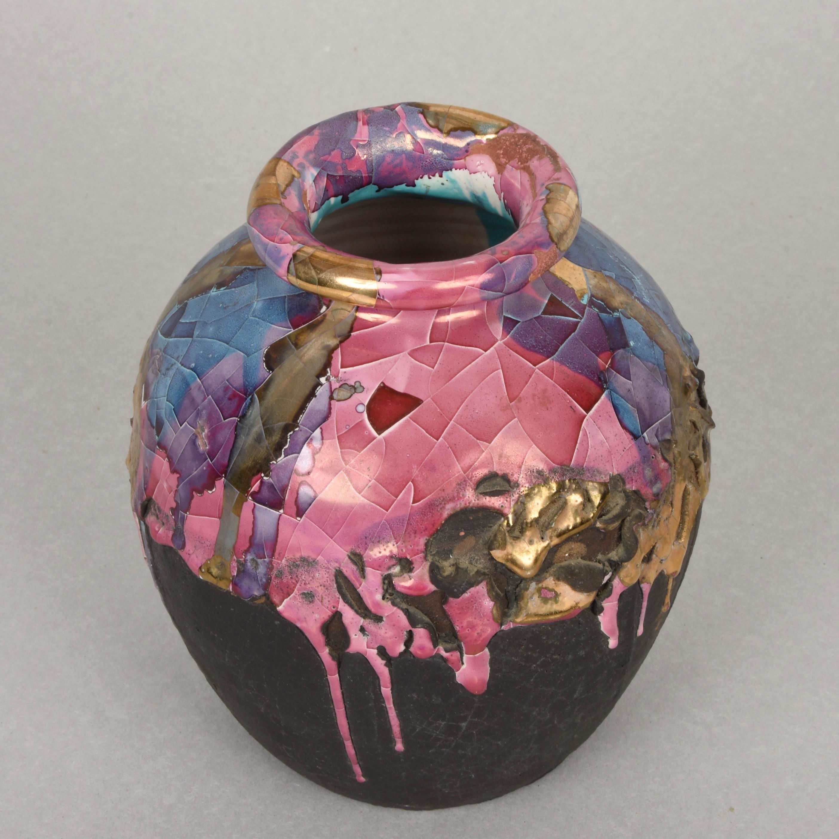 This polychrome ceramic vase is a marvellous production by Claudio Pulli, one of the greatest Sardinian artists of the 20th century.

The vase was produced for I.S.O.L.A. and is made of enamelled ceramic, coloured with nail polish with metallic