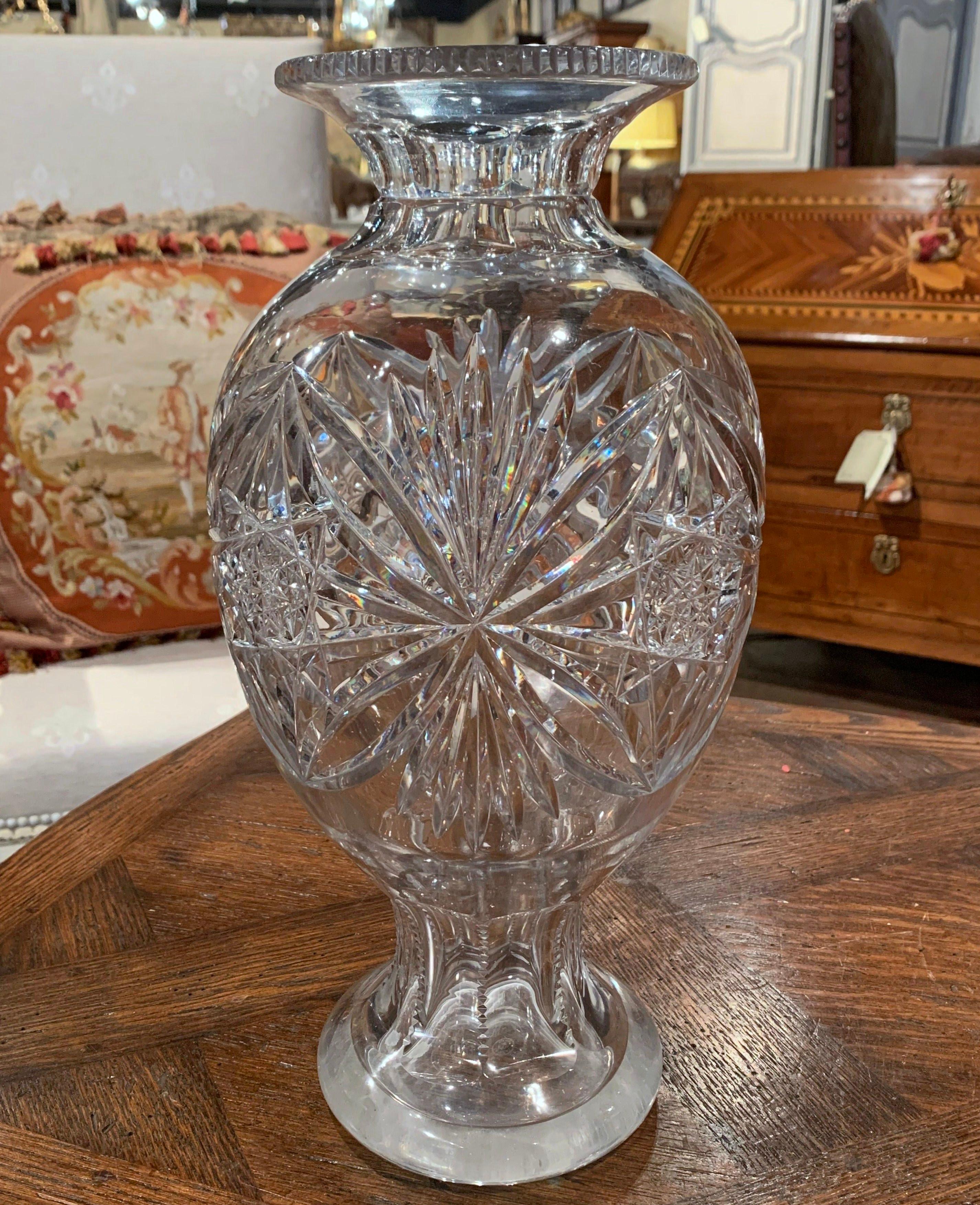 Midcentury Clear Cut Glass Vase with Foliage and Star Motifs In Excellent Condition In Dallas, TX