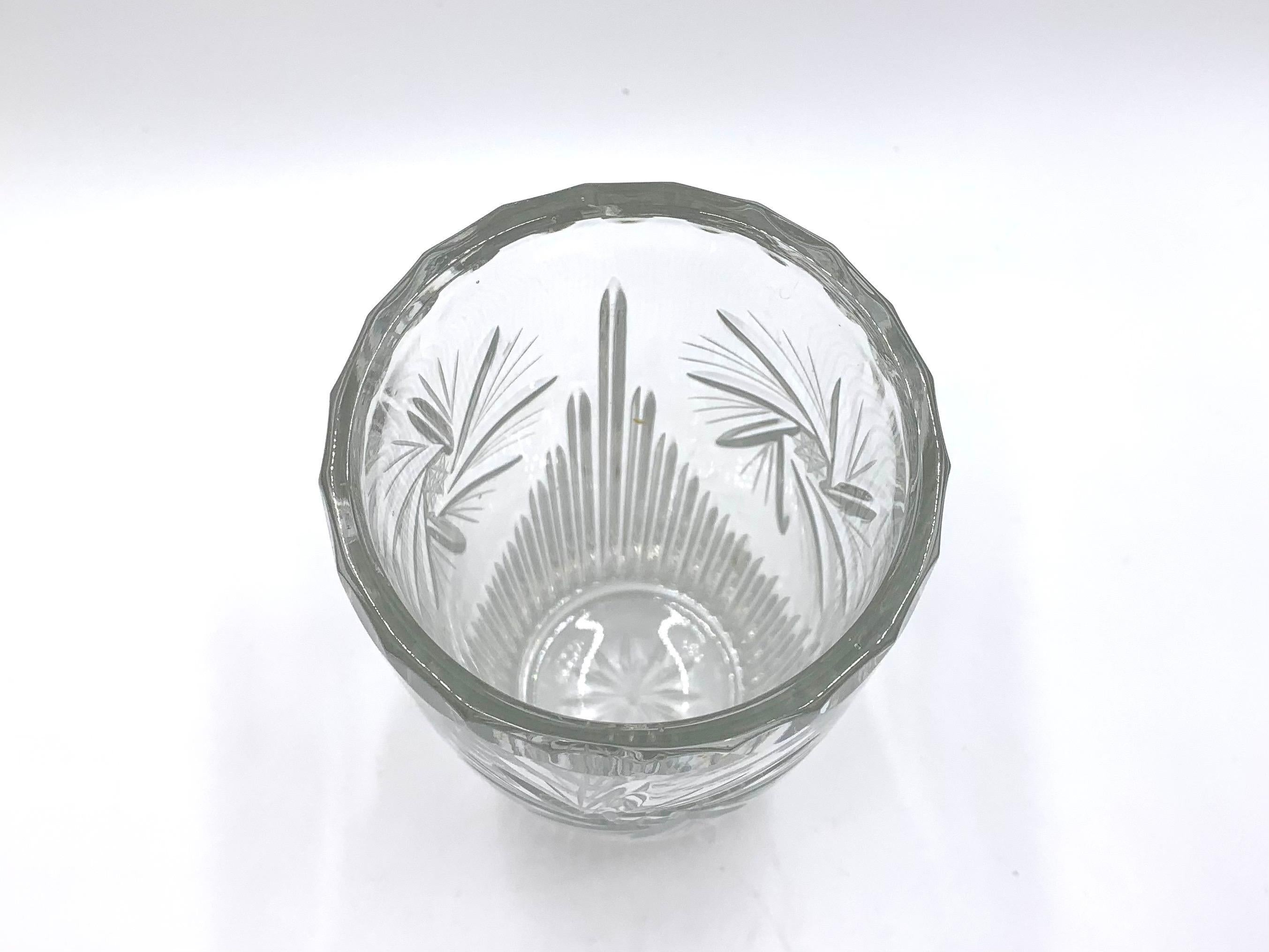 Midcentury Clear Vase, Poland, 1950s In Good Condition For Sale In Chorzów, PL