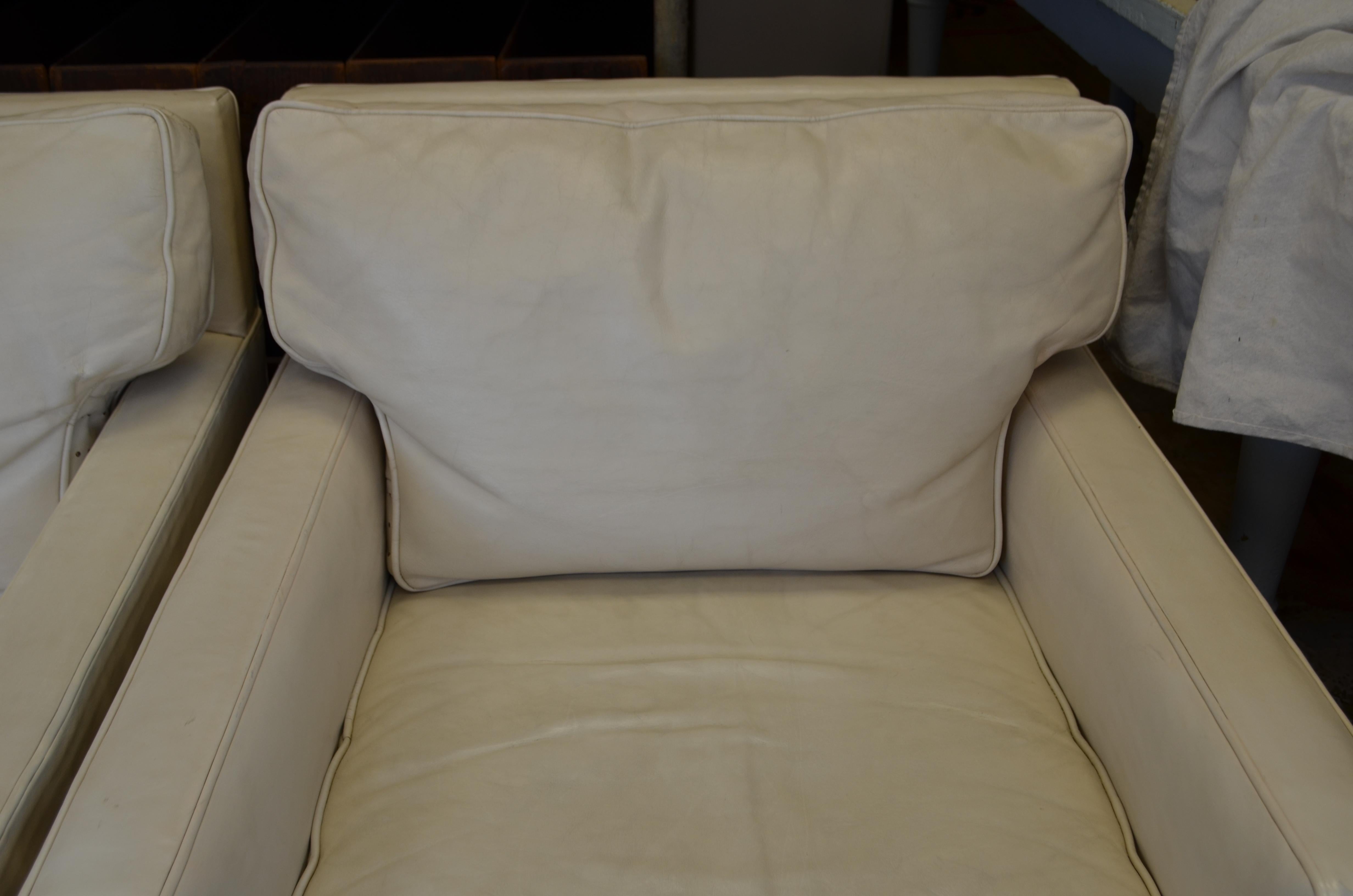Midcentury Club Chairs of White Leather, Sold as a Pair 8