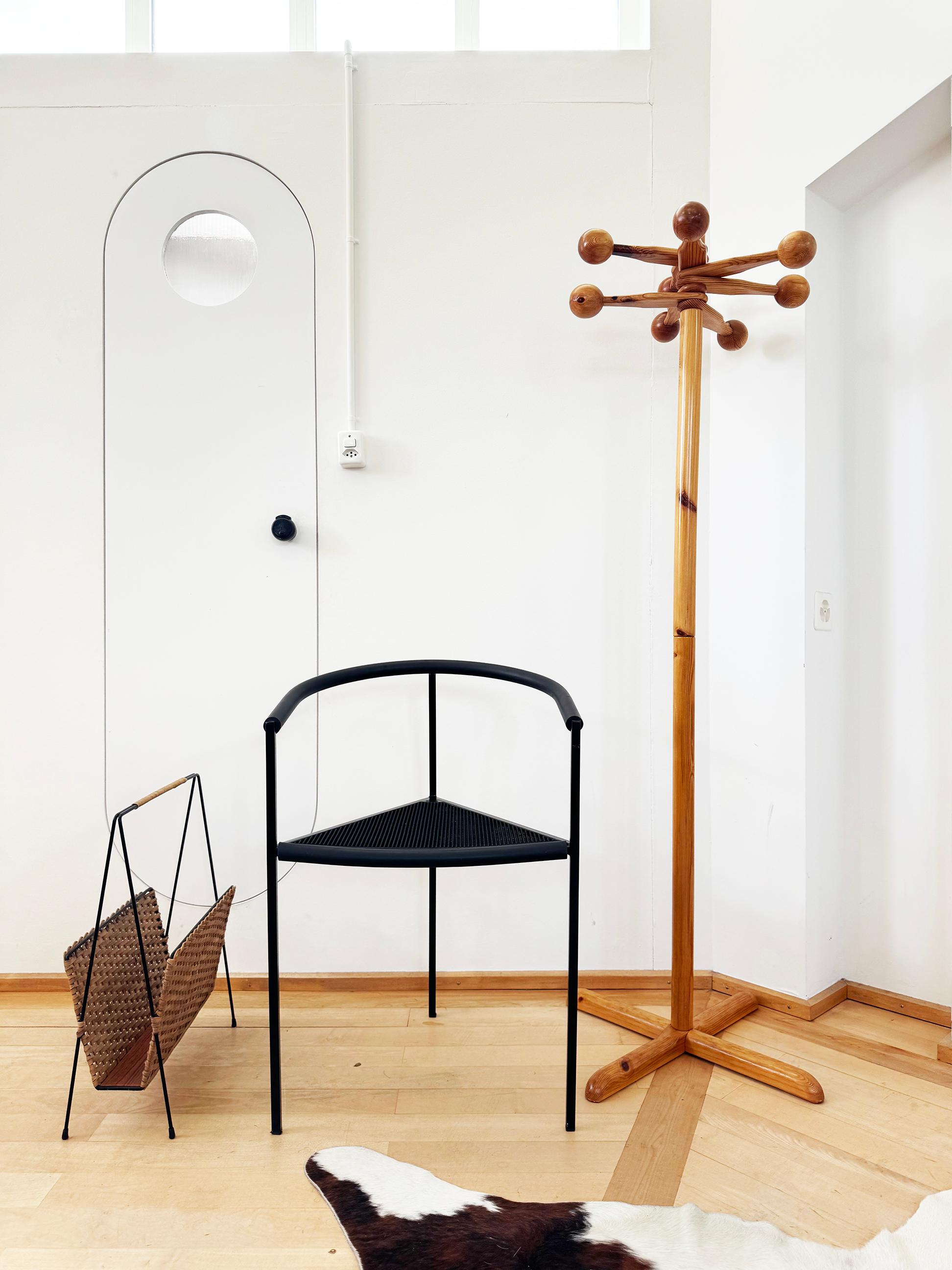 Solid pine coat hanger produced in Sweden in the 1970s. 

Features eight adjustable arms and can be taken apart. 

In good vintage condition with some signs of age and patina.

Note: We have two available, use the drop down menu to indicate 1 or 2.