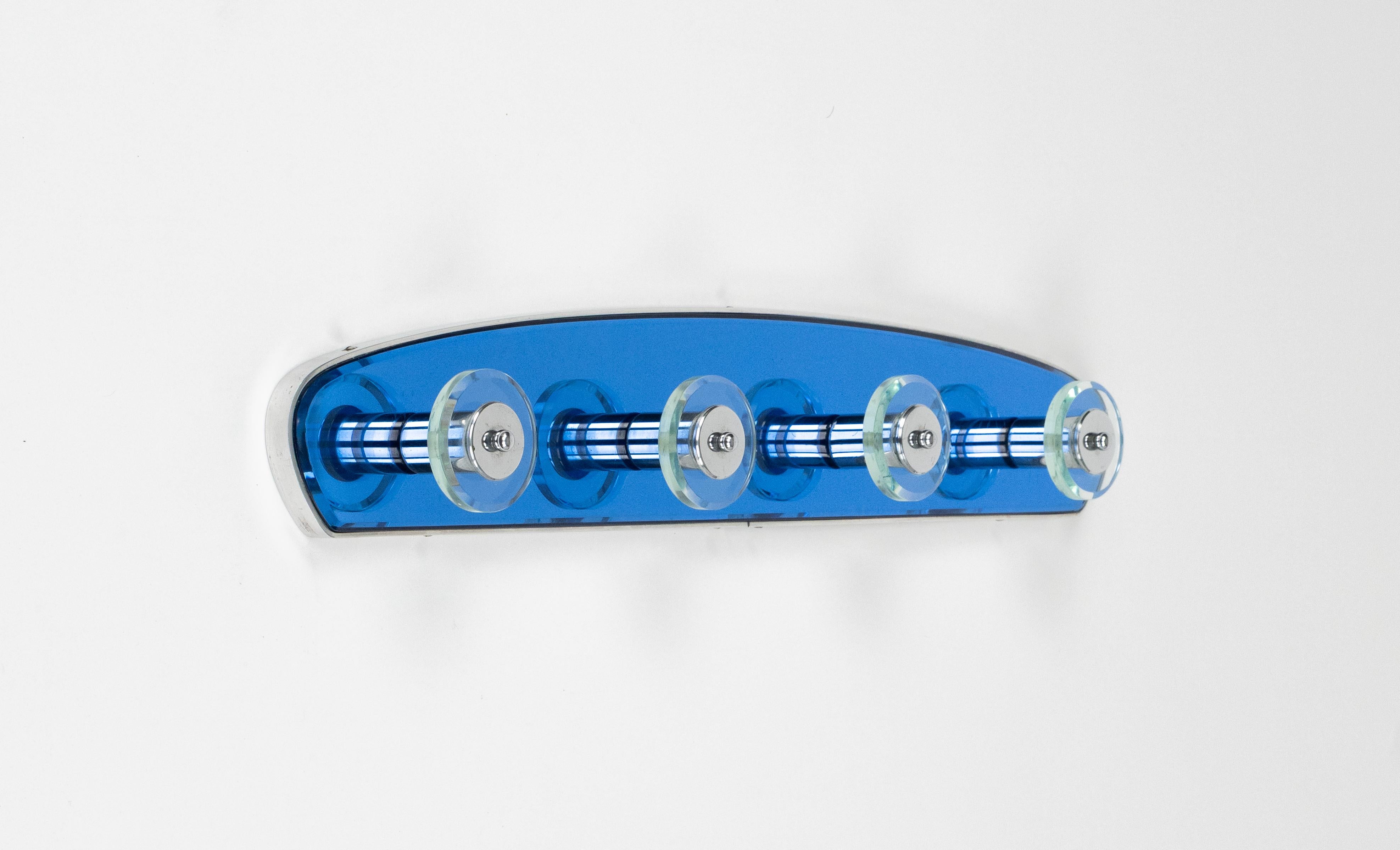 Metà XX secolo Appendiabiti di metà secolo in vetro blu e cromo in stile Cristal Arte, Italia anni '60 in vendita